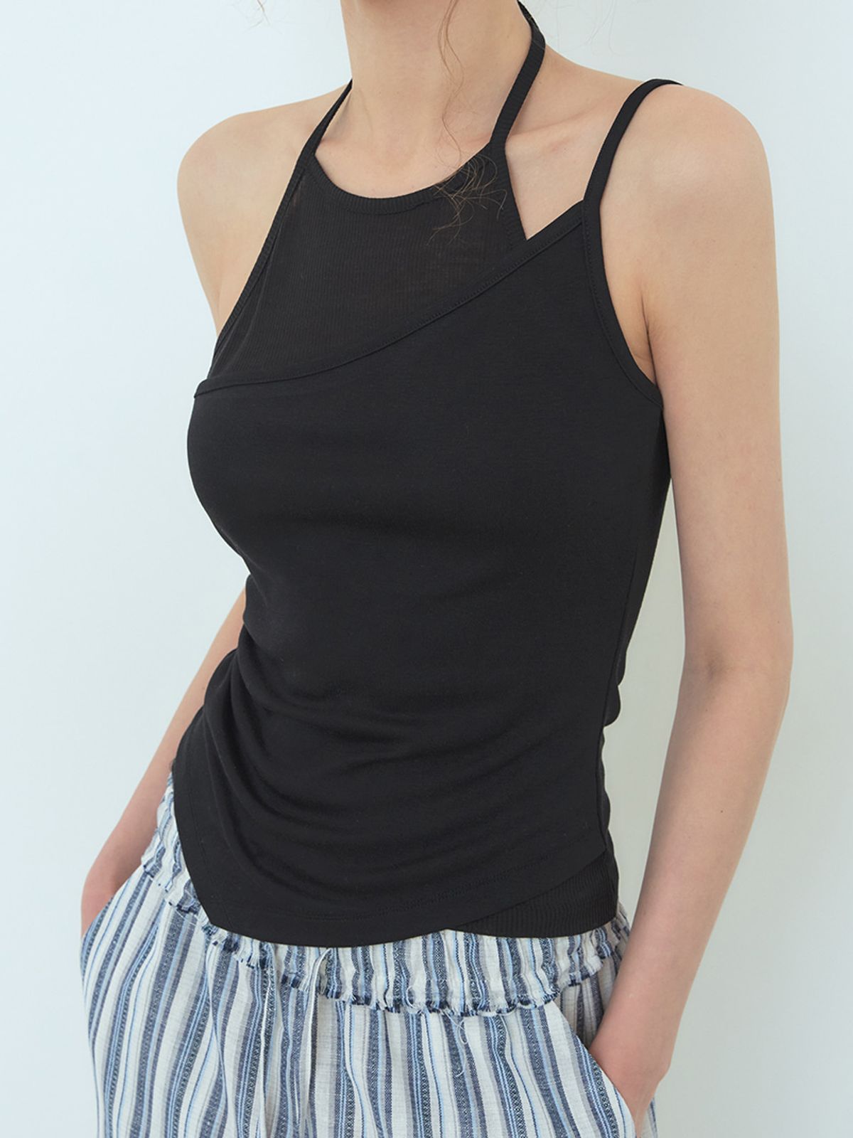 에트몽(ETMON) Halter Layered Sleeveless Top Black
