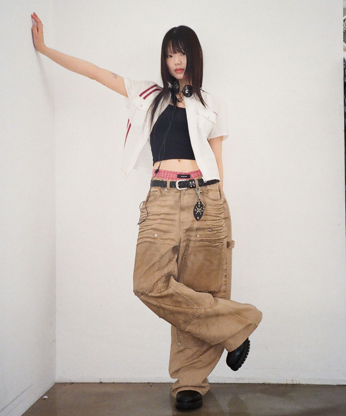 아캄(AAKAM) 2-Lined Zip-Up Half Shirts (White)