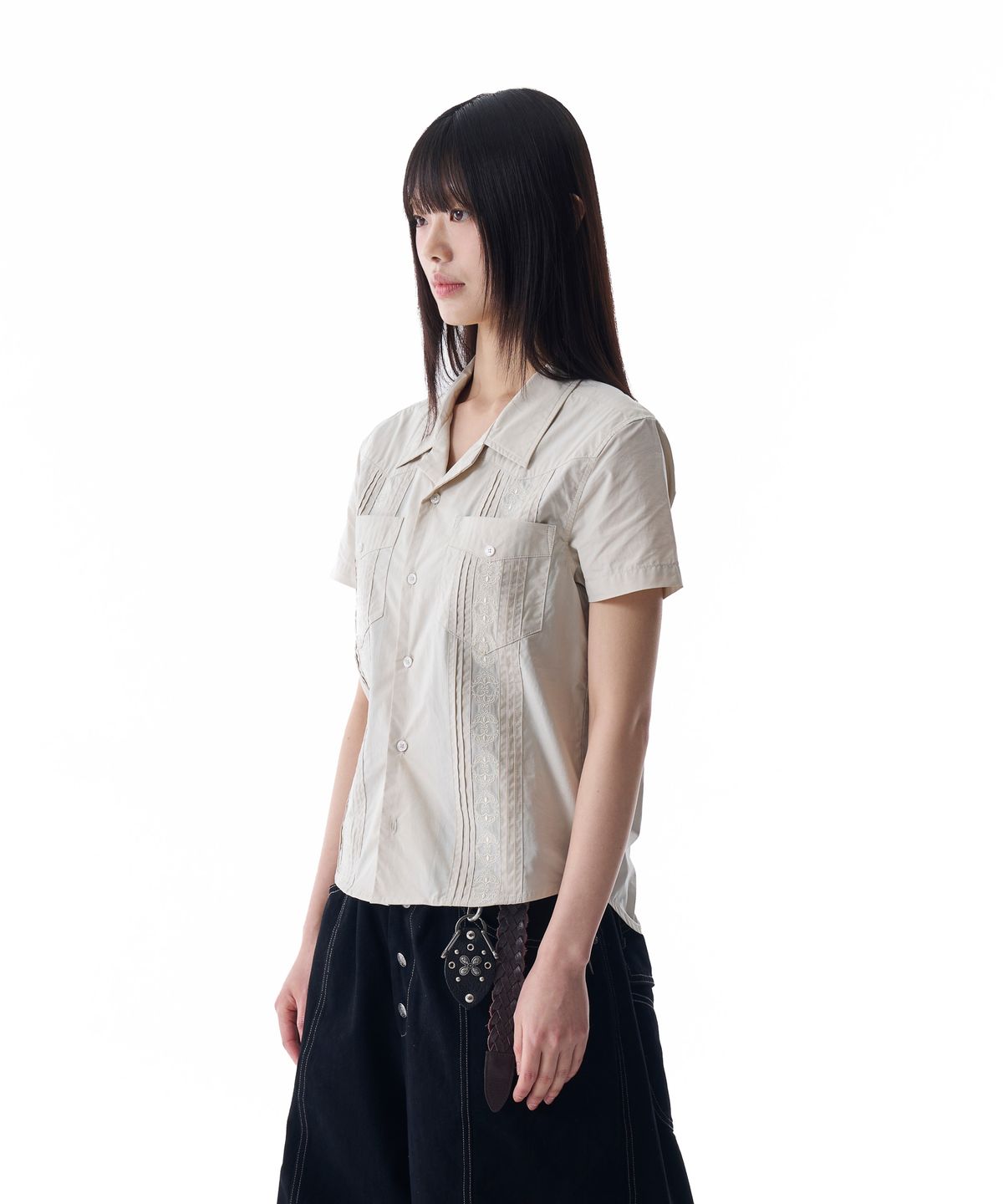 아캄(AAKAM) Needlework Cuba Half Shirts (Beige)