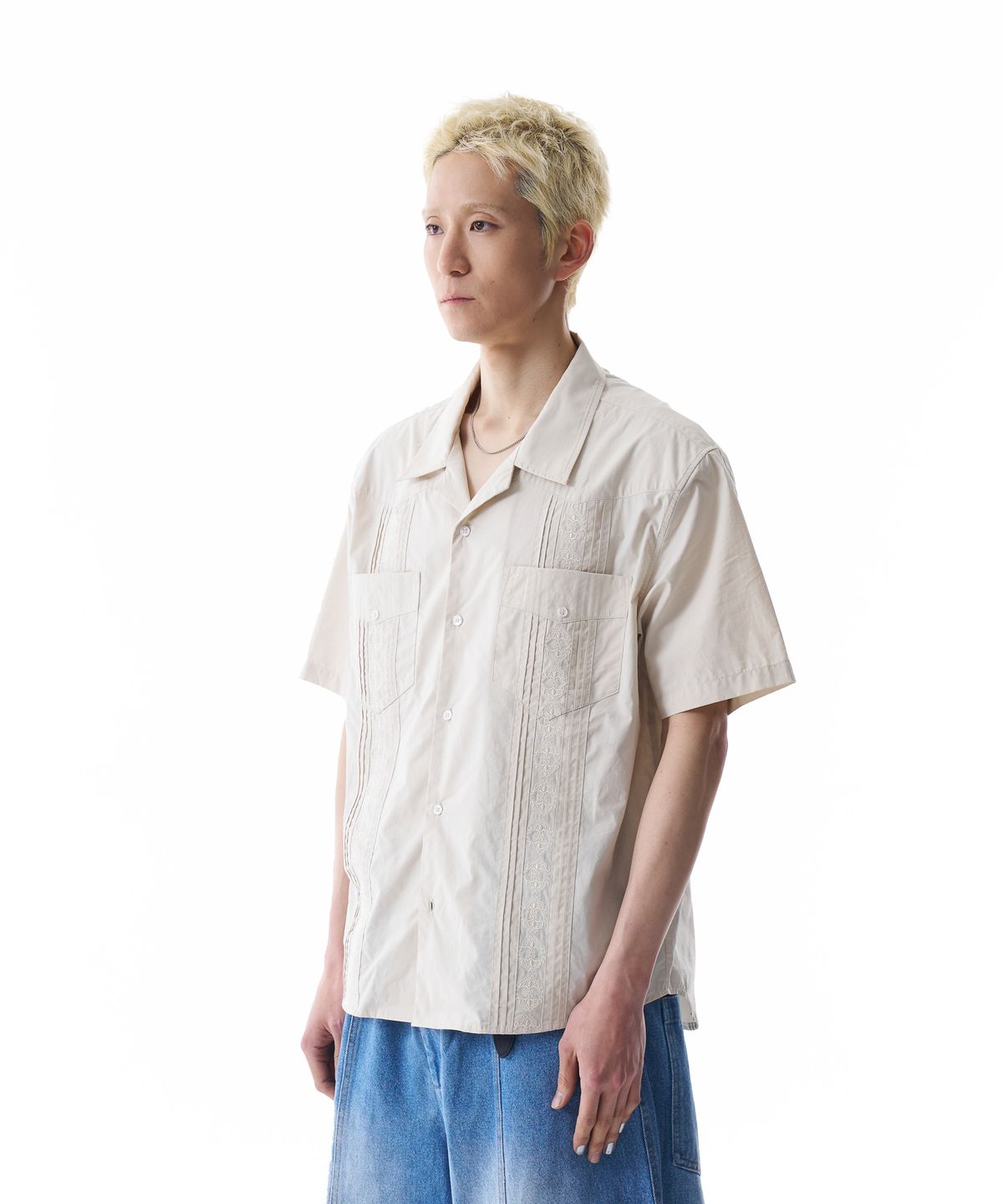 아캄(AAKAM) Needlework Cuba Half Shirts (Beige)