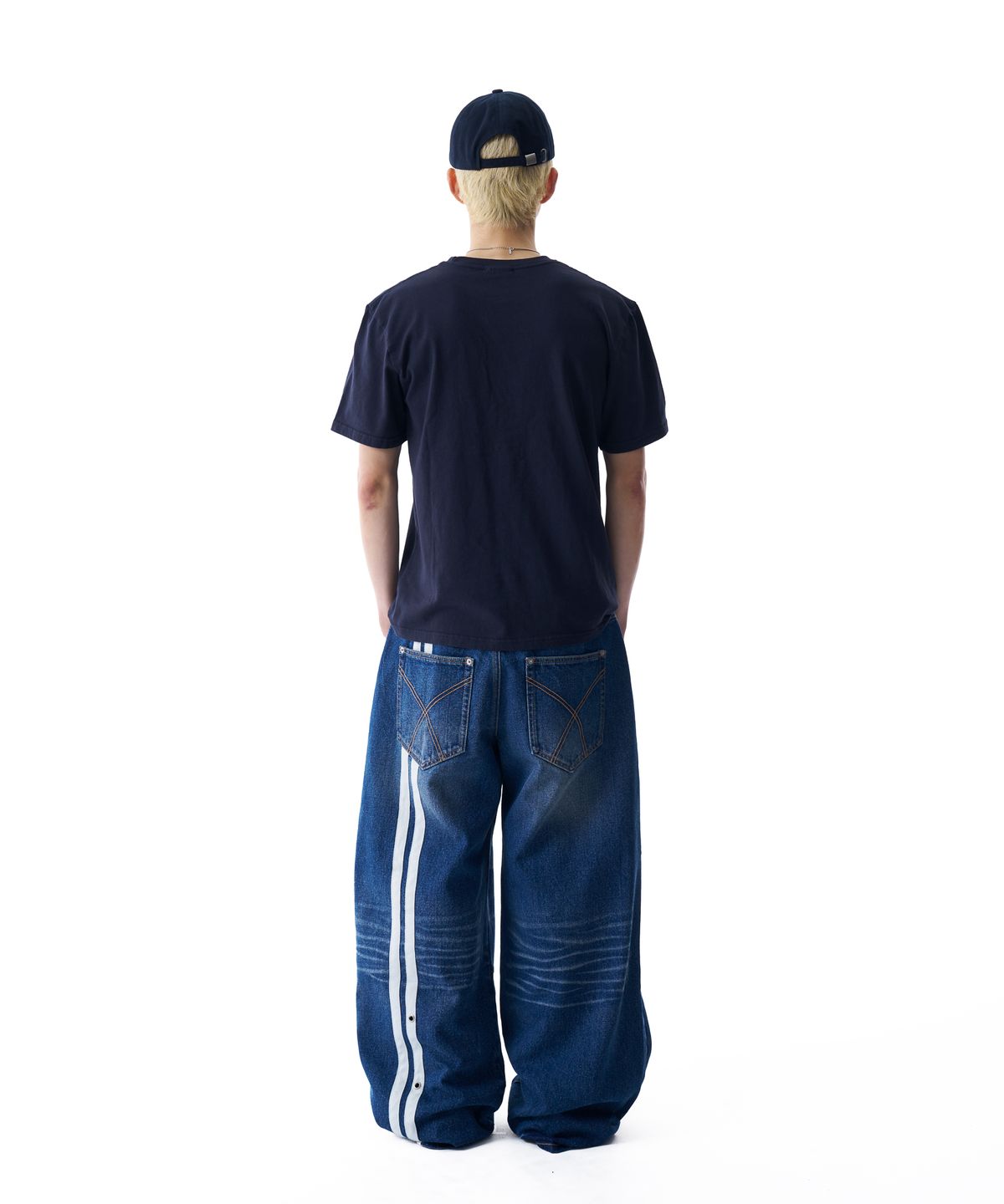 아캄(AAKAM) 2-Lined Eyelet Washed Denim Pants (Blue)