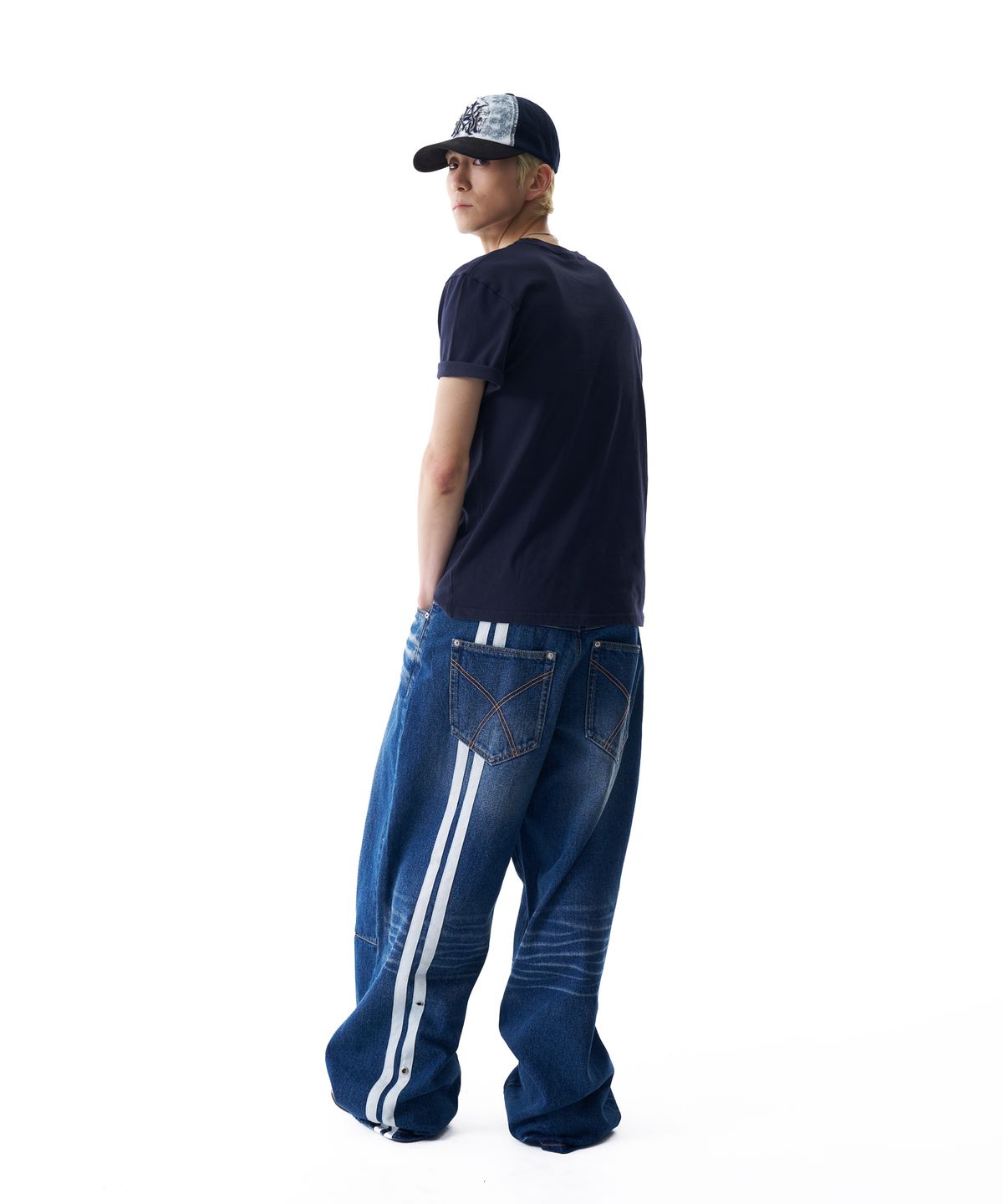 아캄(AAKAM) 2-Lined Eyelet Washed Denim Pants (Blue)