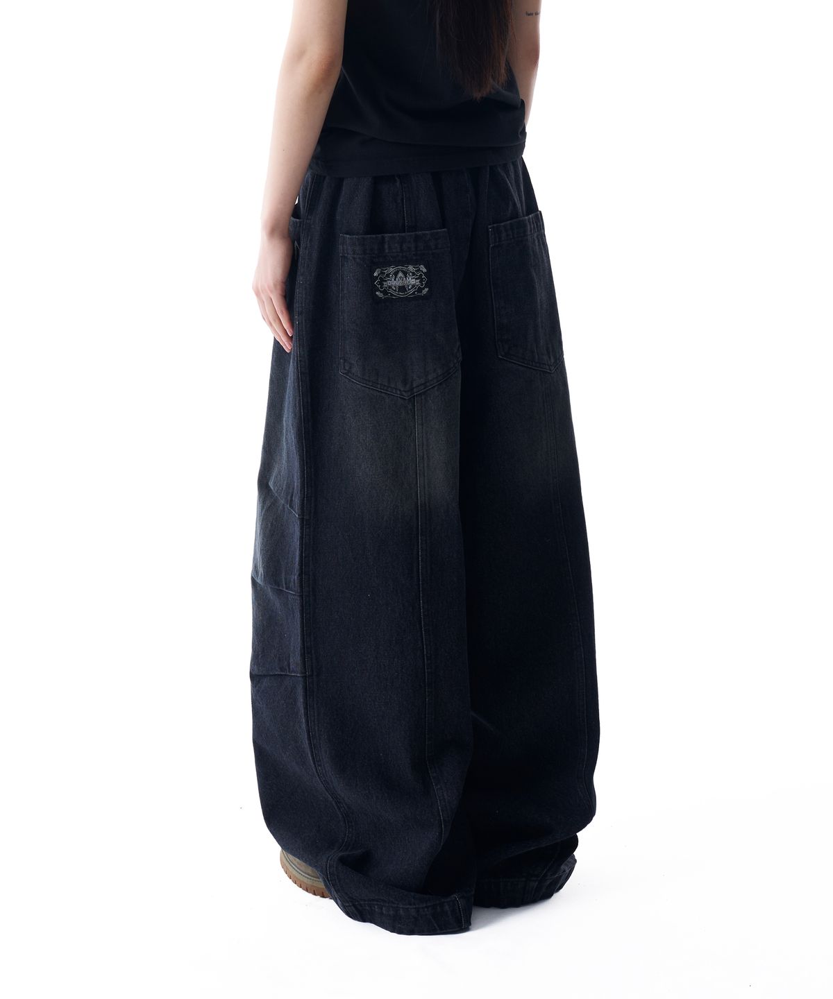 아캄(AAKAM) Knee Pin-tuck Washed Denim Pants (Black)