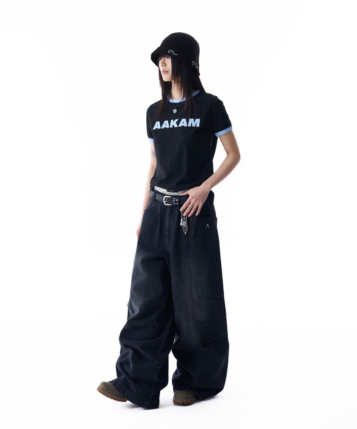 아캄(AAKAM) Knee Pin-tuck Washed Denim Pants (Black)