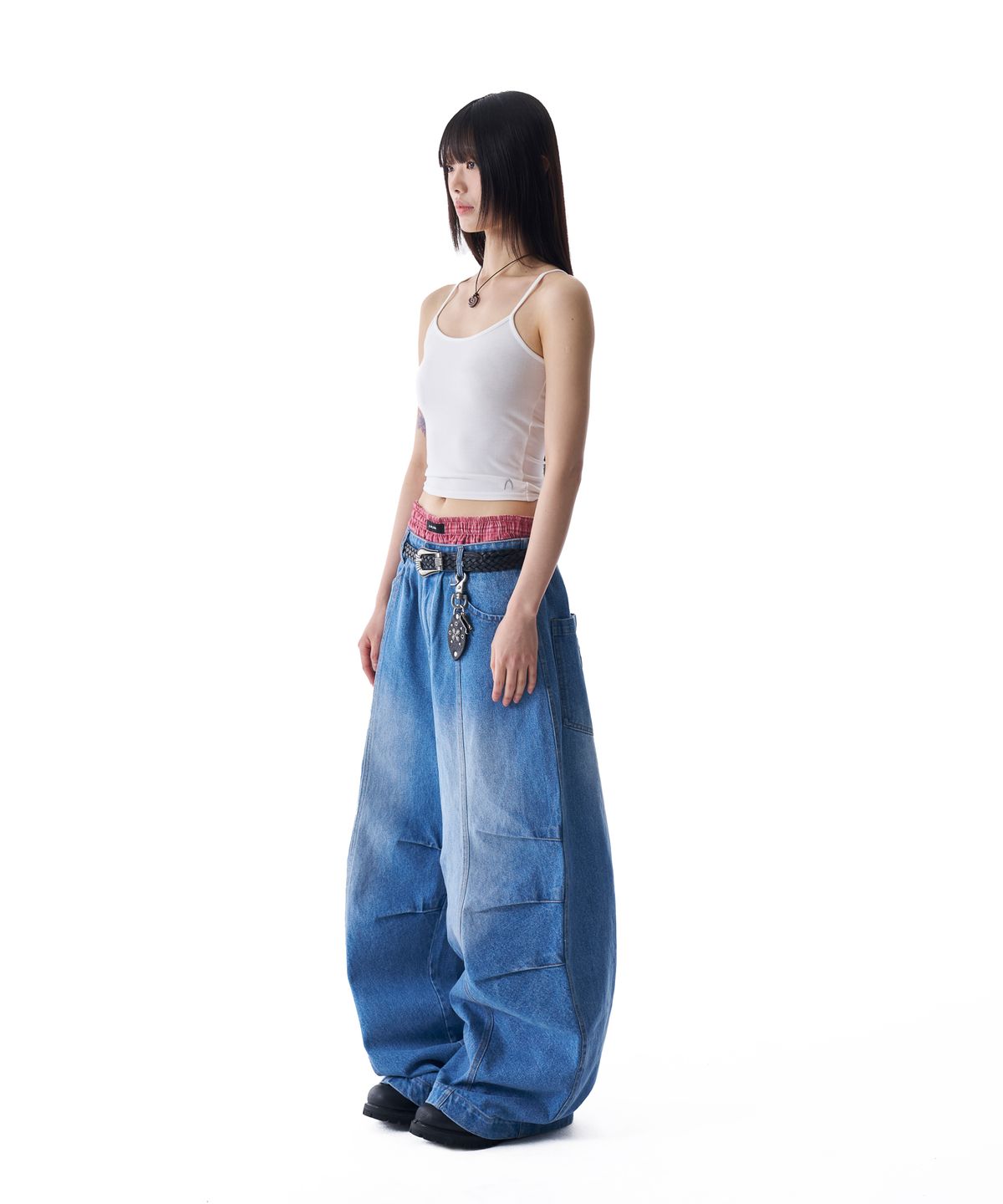 아캄(AAKAM) Knee Pin-tuck Washed Denim Pants (Blue)