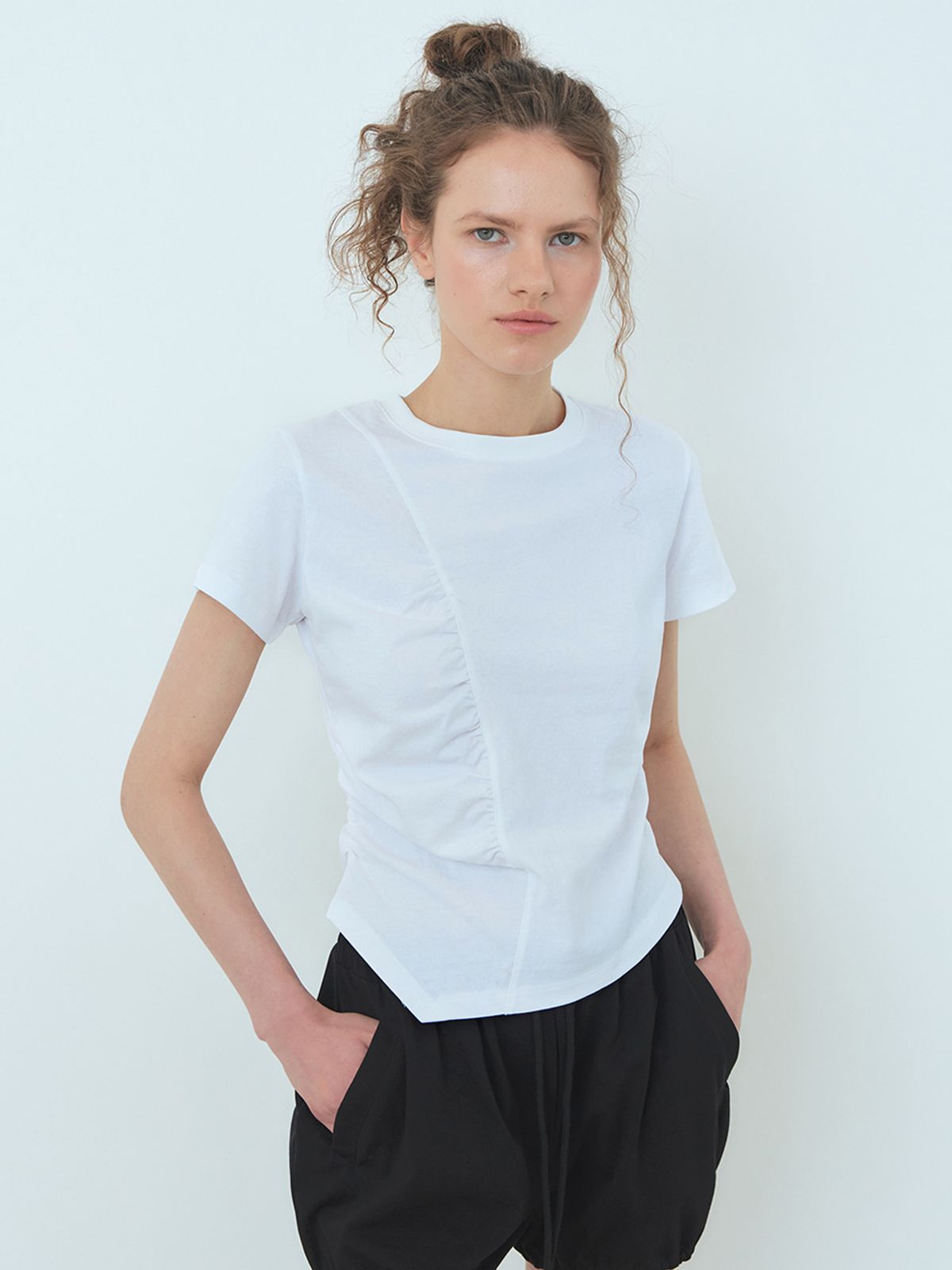 에트몽(ETMON) Curved Shirring T-Shirt White