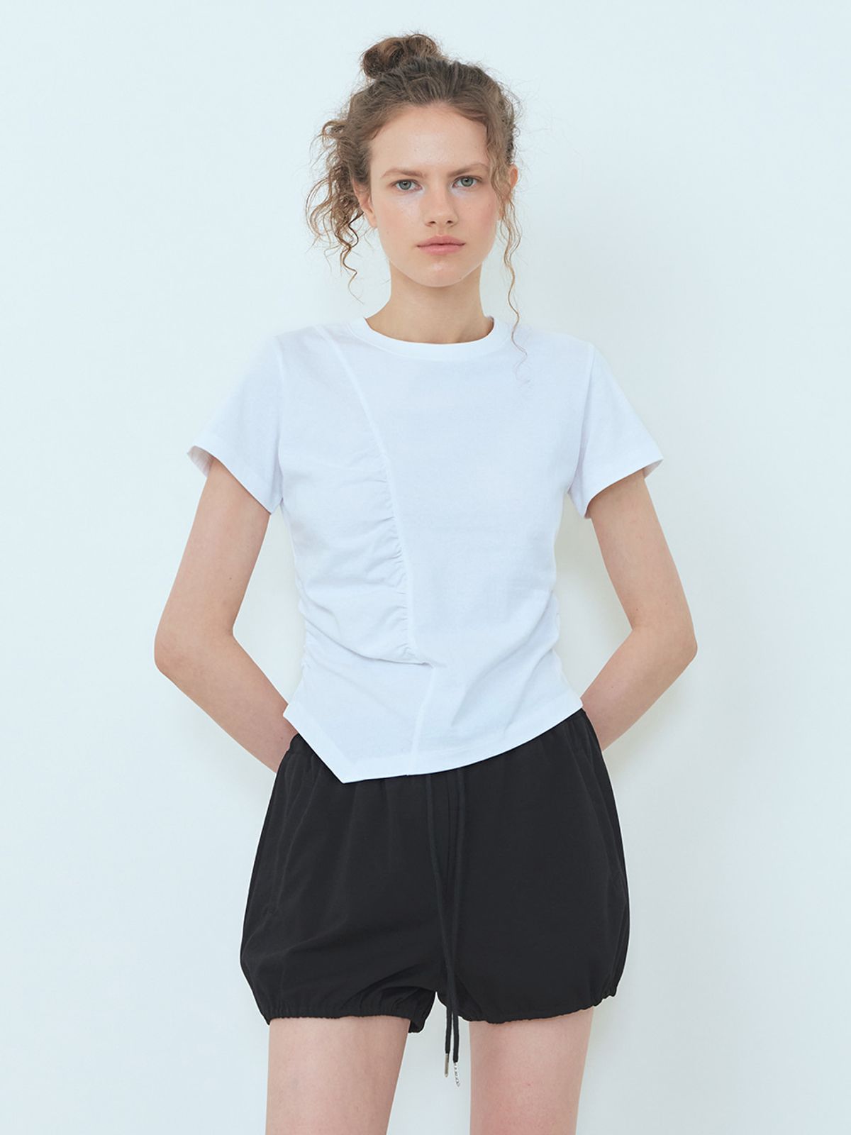 에트몽(ETMON) Curved Shirring T-Shirt White