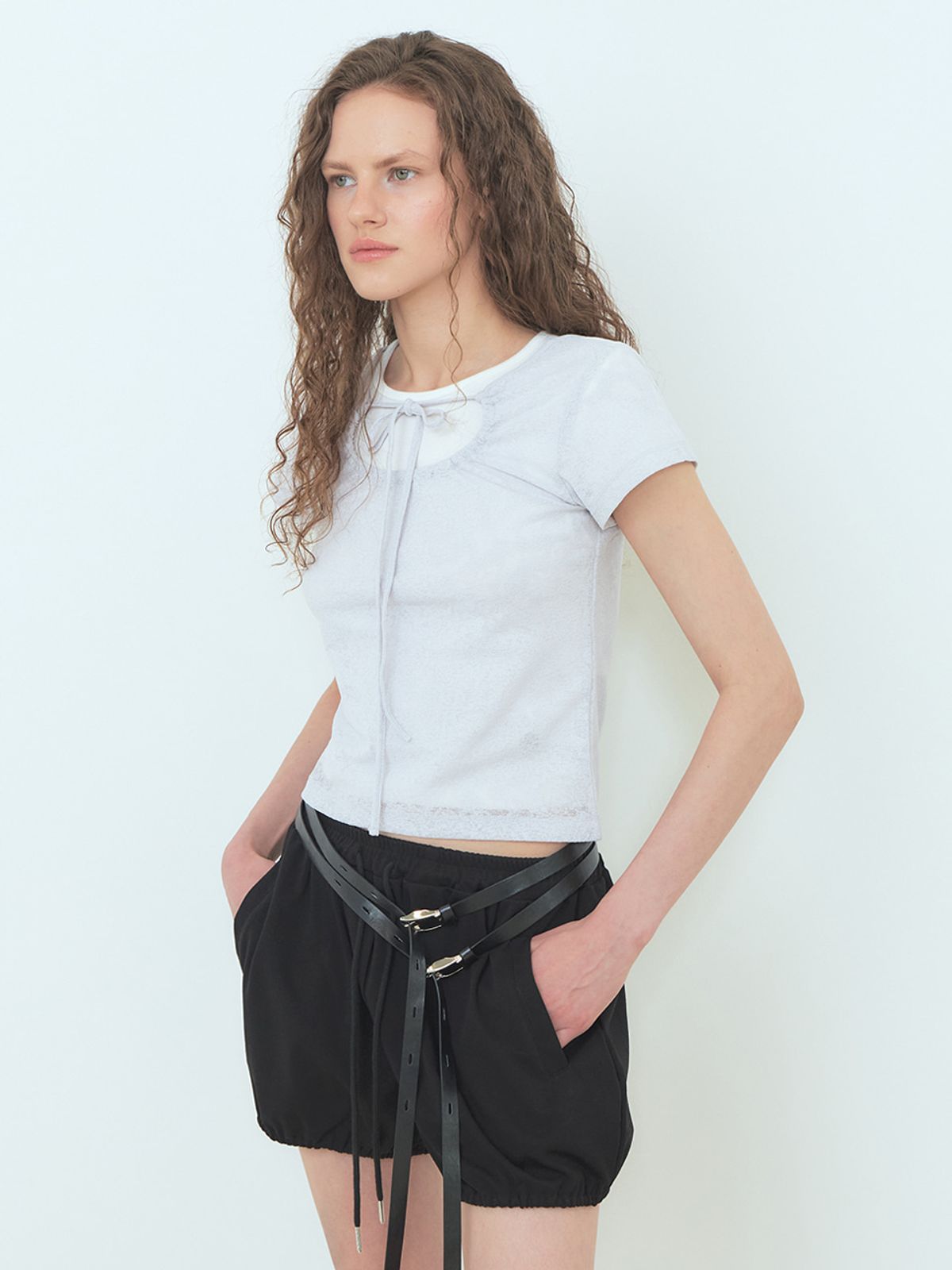 에트몽(ETMON) Lace Hole Strap T-Shirt Light Grey
