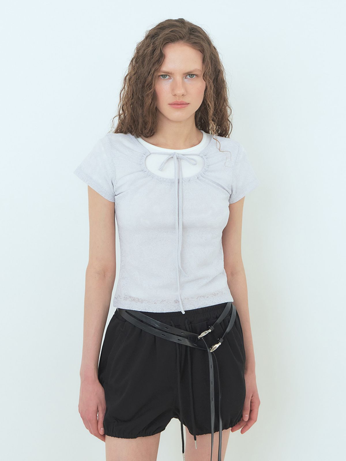 에트몽(ETMON) Lace Hole Strap T-Shirt Light Grey