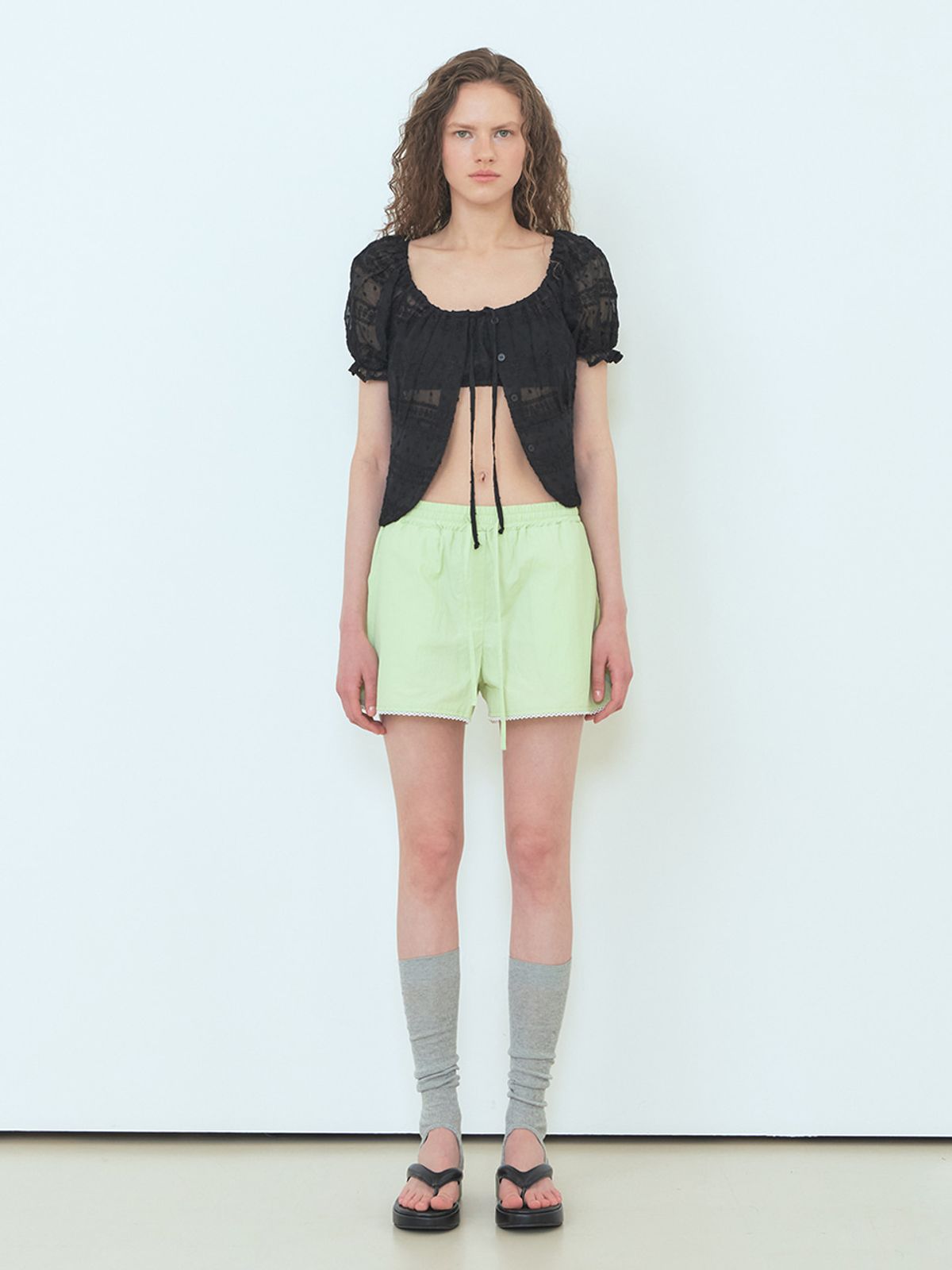 에트몽(ETMON) Wrinkle Flower Blouse Black