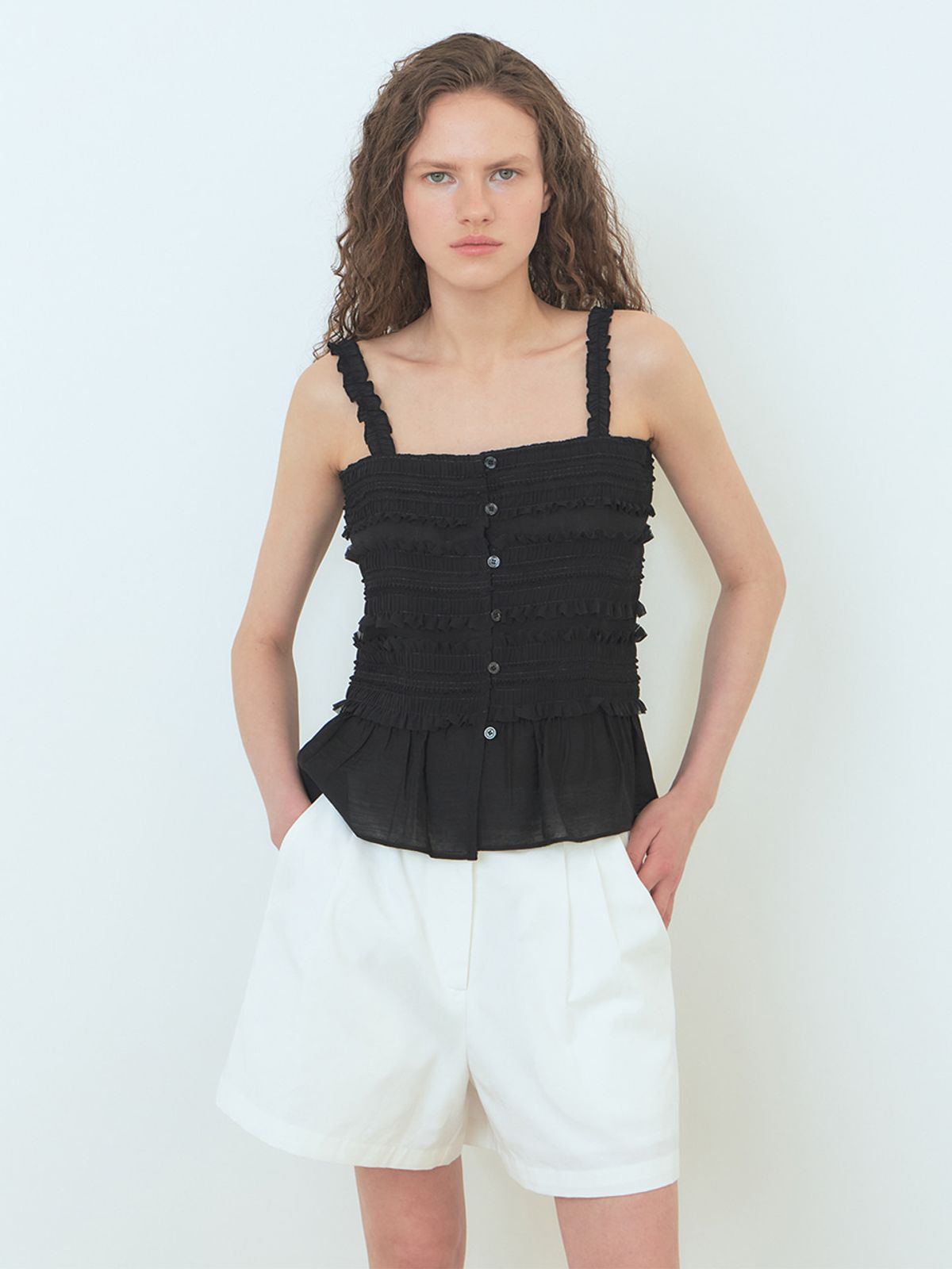 에트몽(ETMON) Lace Texture Sleeveless Blouse Black