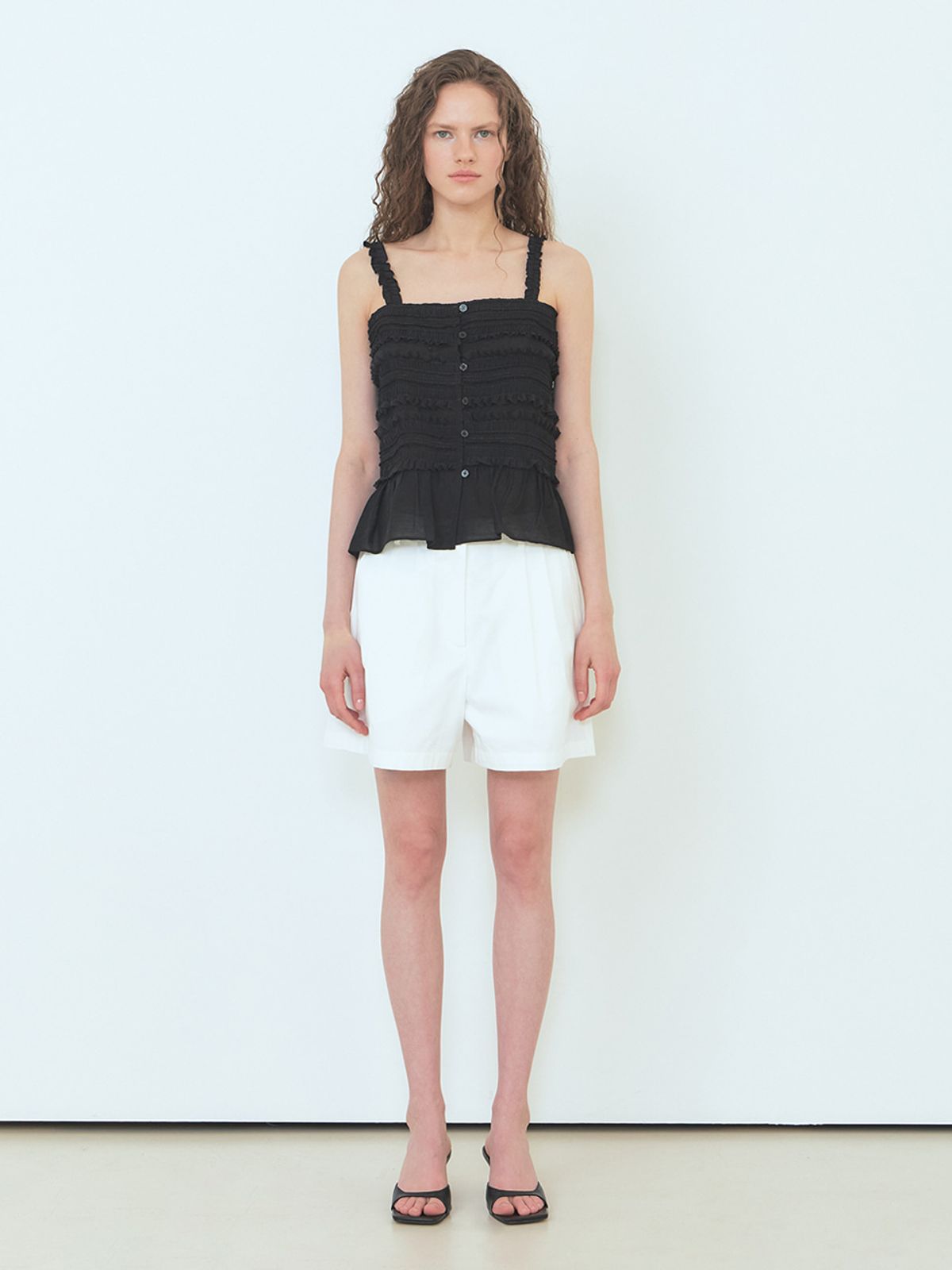 에트몽(ETMON) Lace Texture Sleeveless Blouse Black