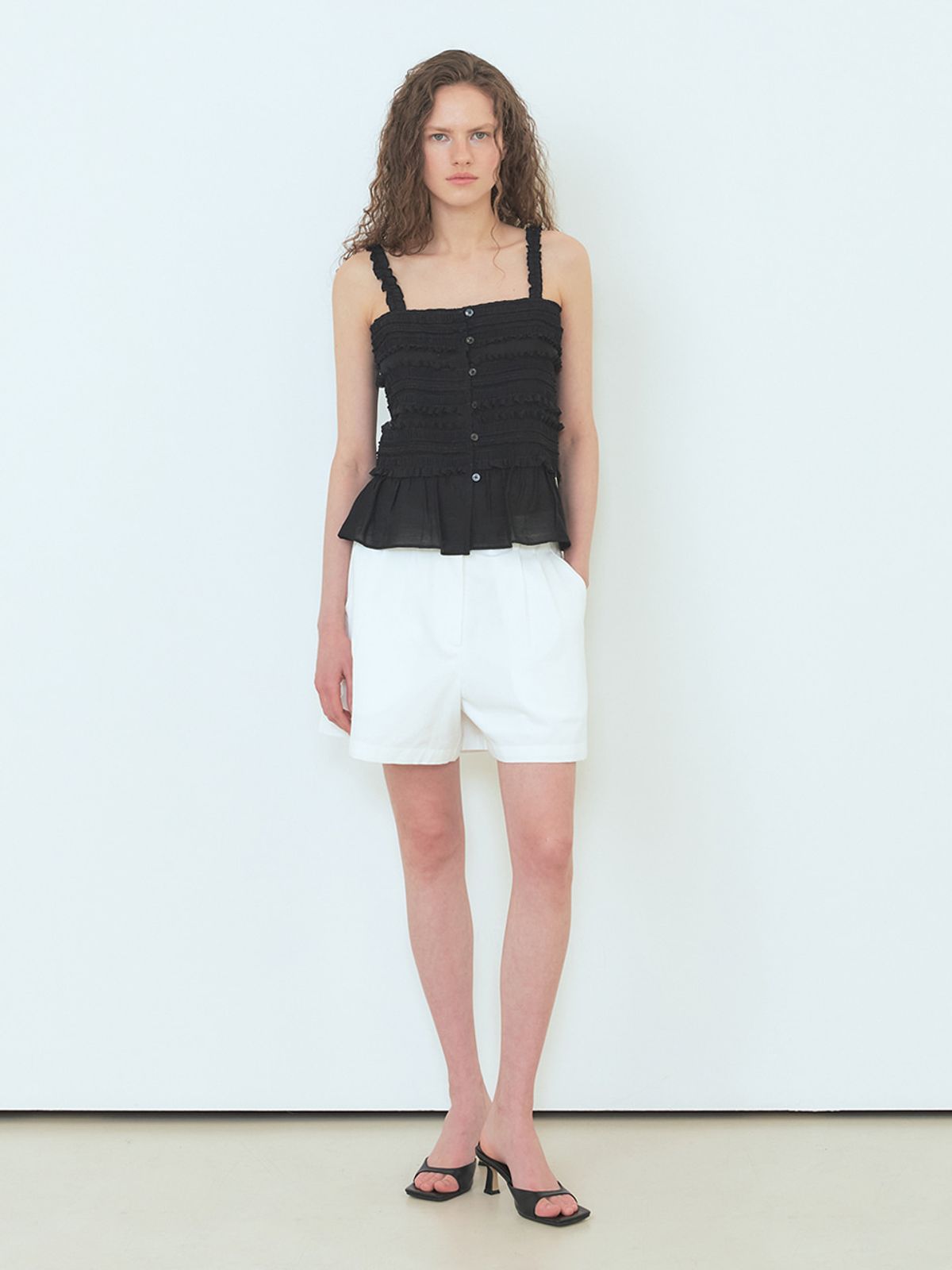 에트몽(ETMON) Lace Texture Sleeveless Blouse Black