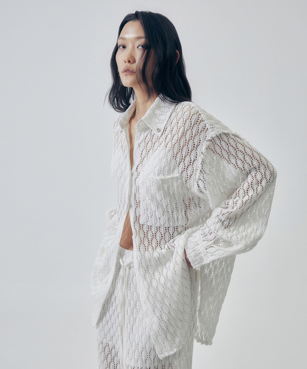 트리밍버드(TREEMINGBIRD) Lace Embellished Set-up Shirt [ White ]