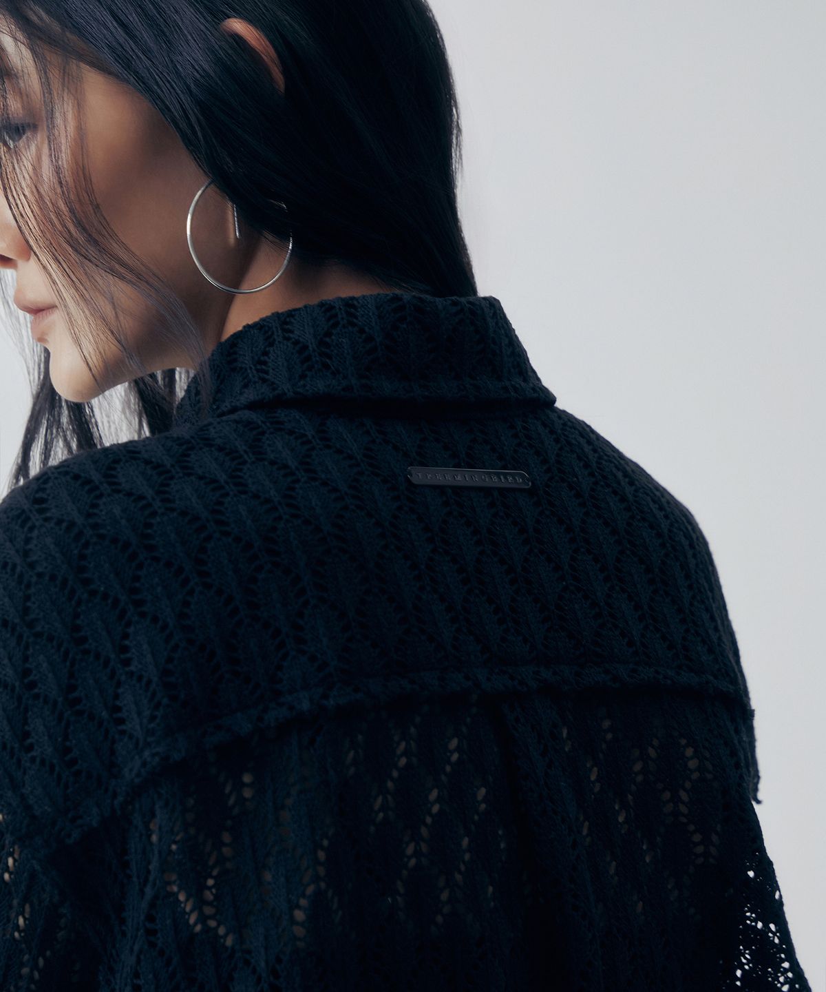 트리밍버드(TREEMINGBIRD) Lace Embellished Set-up Shirt [ Black ]