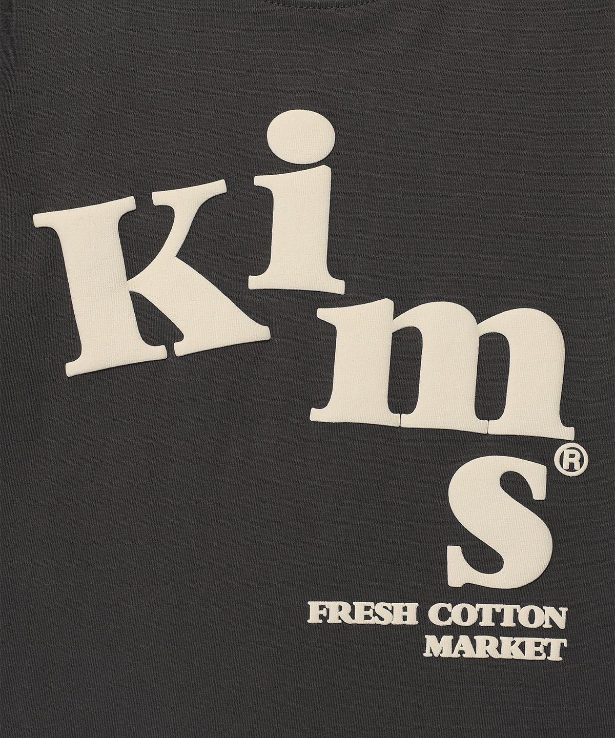 킴스 프레시 코튼 마켓(KIMS FRESH COTTON MARKET) (Unisex) Messy Alpha Logo Tee Charcoal