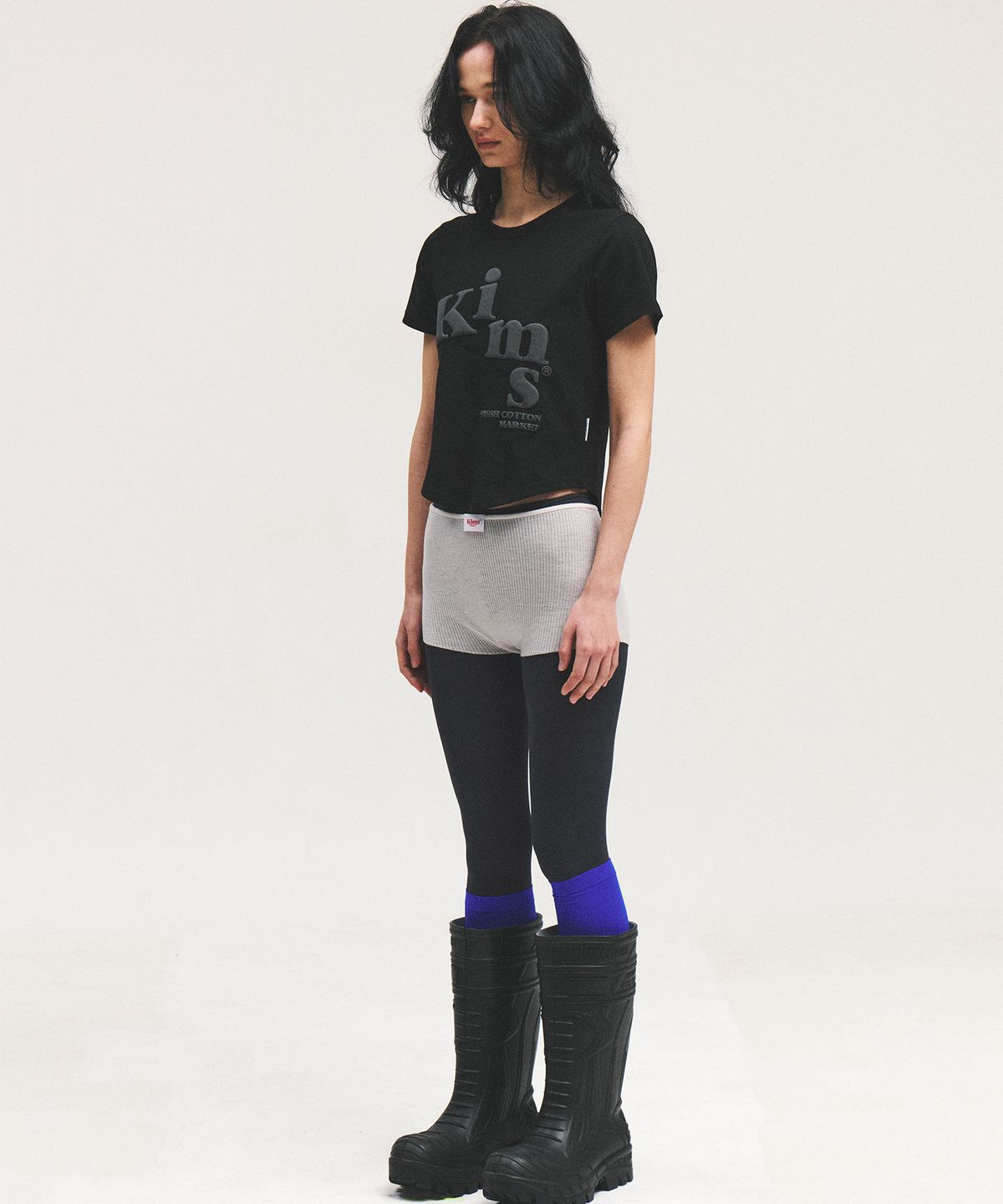 킴스 프레시 코튼 마켓(KIMS FRESH COTTON MARKET) (Unisex) Messy Alpha Logo Tee Black