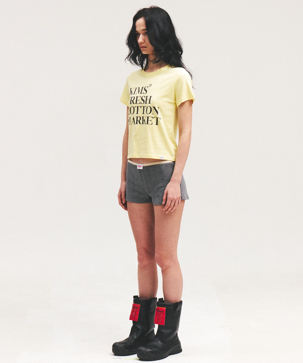 킴스 프레시 코튼 마켓(KIMS FRESH COTTON MARKET) (Unisex) Left Range Logo Tee Yellow