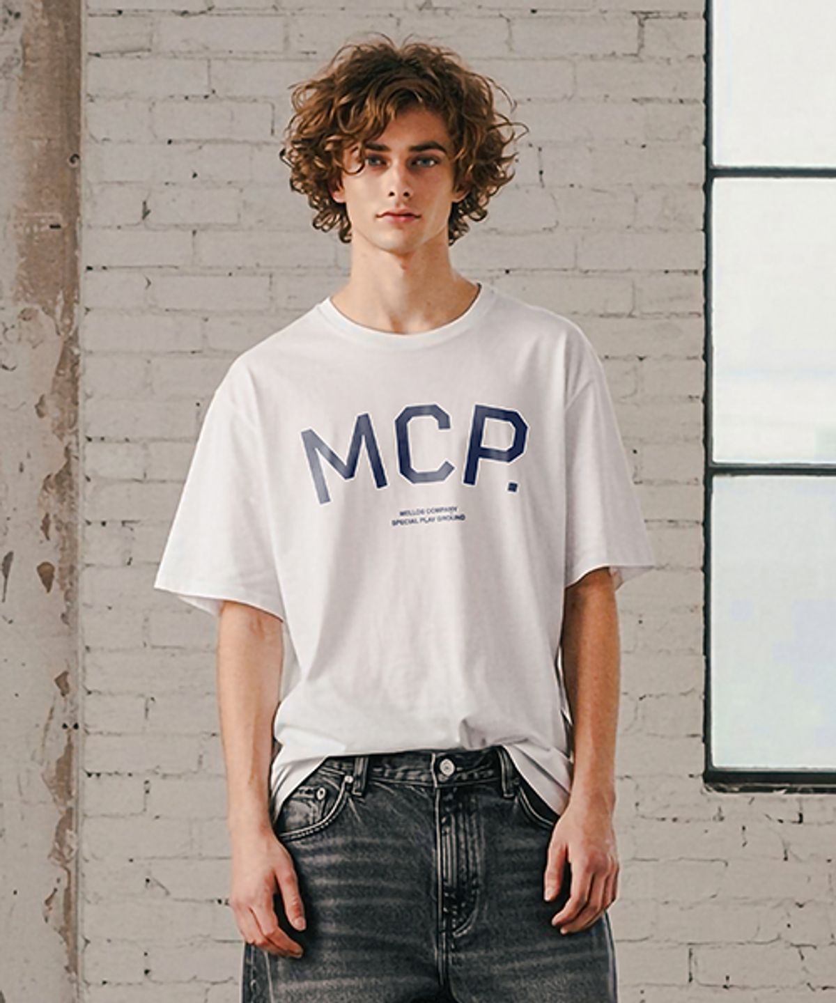 크리스첼로(CRISCELO) MCP 아치 로고_화이트20수 오버핏