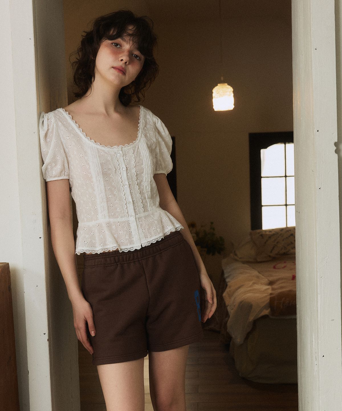 그린버터(GREENBUTTER) NO.8 Applique Sweat Shorts (Brown)