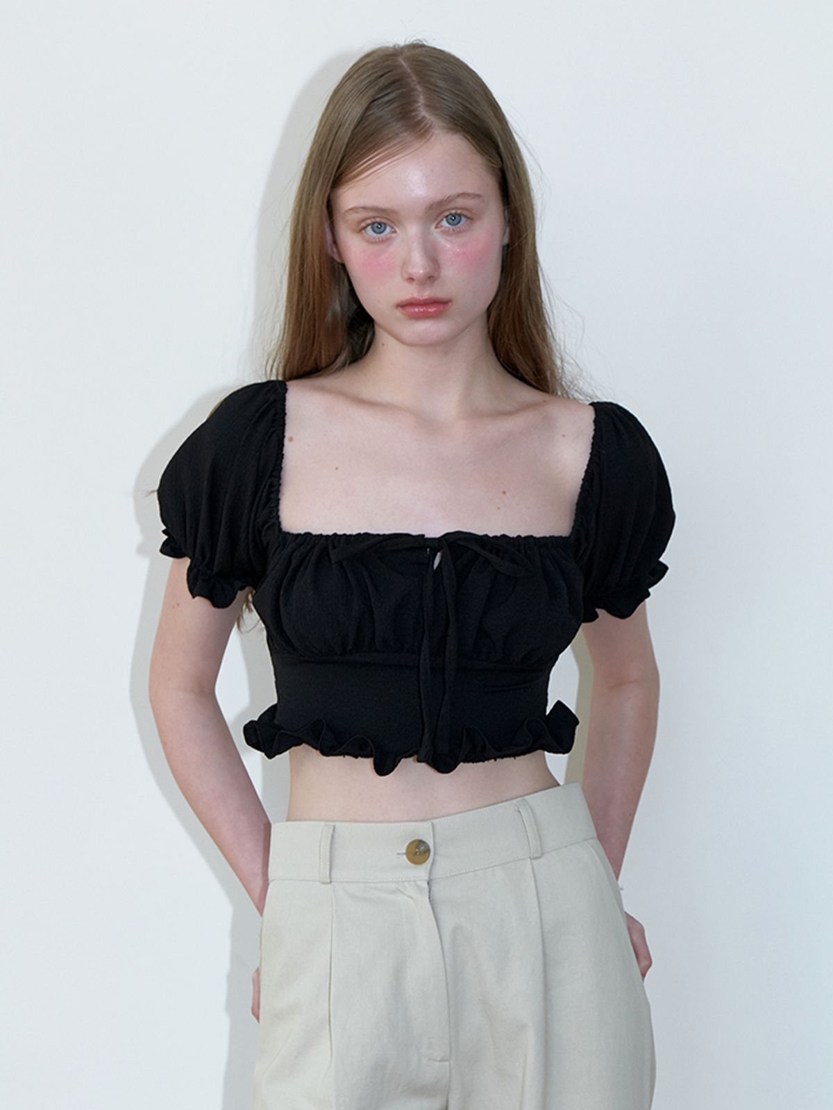 카인더베이비(KINDABABY) crop smock shirring blouse - black