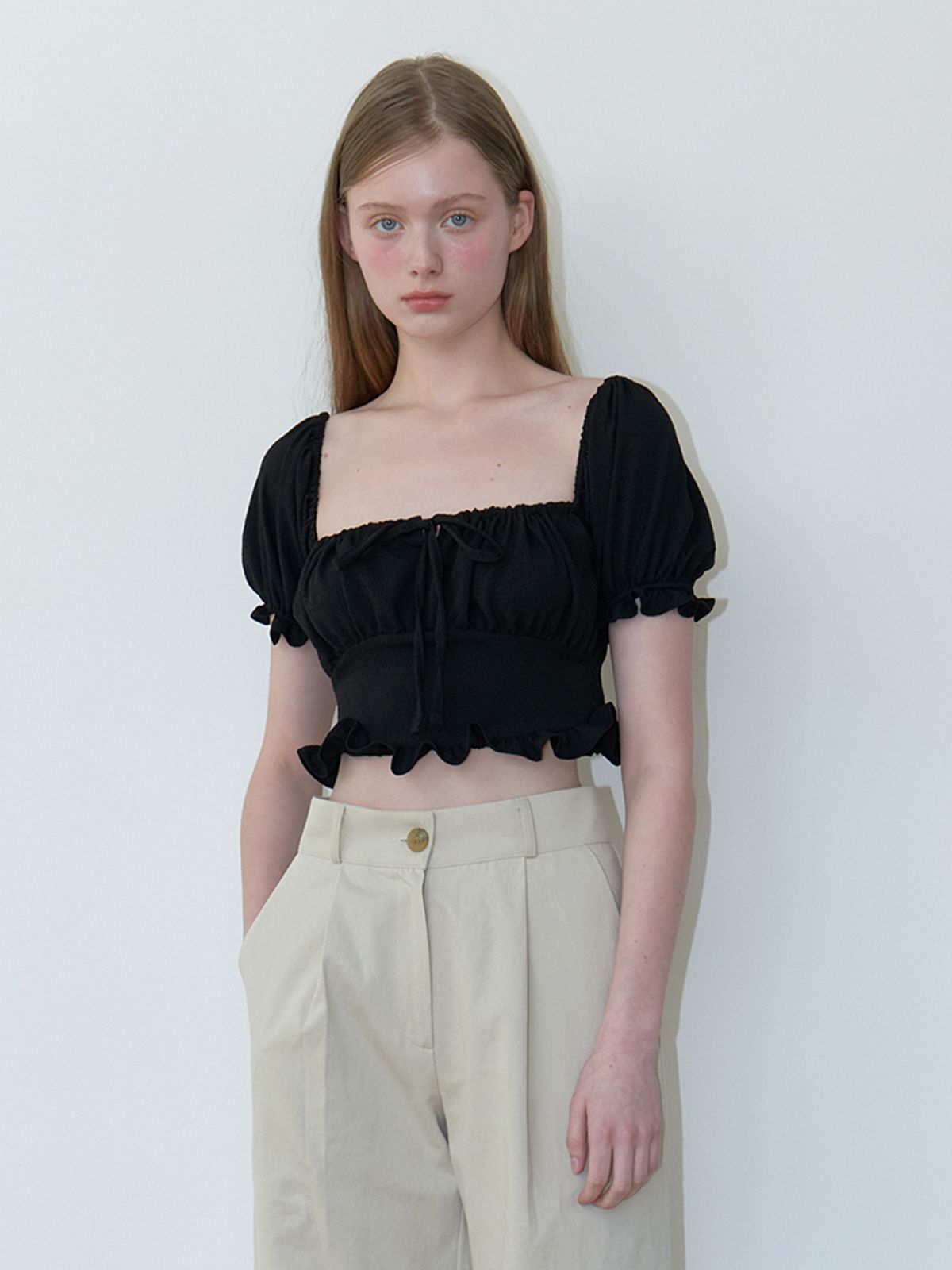 카인더베이비(KINDABABY) crop smock shirring blouse - black