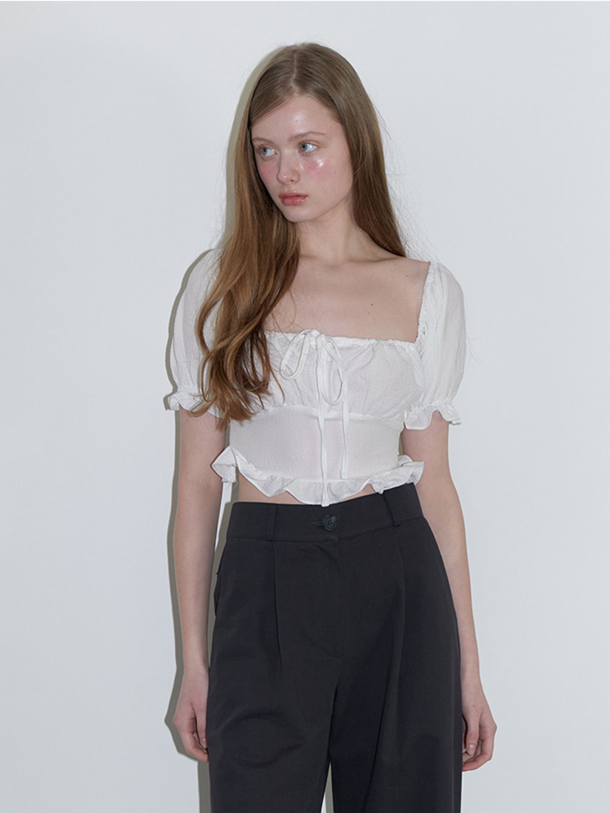 카인더베이비(KINDABABY) crop smock shirring blouse - white