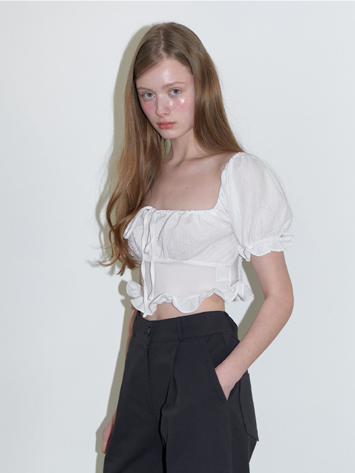 카인더베이비(KINDABABY) crop smock shirring blouse - white