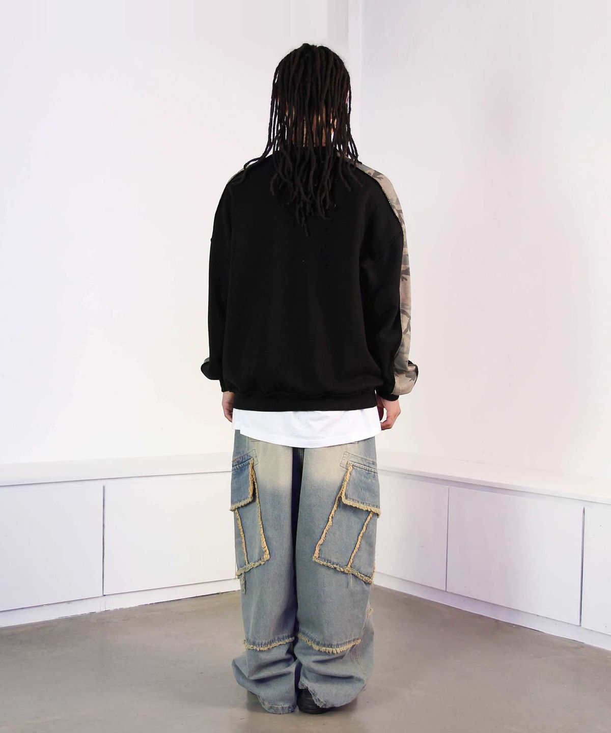 믹쓰제이(MIXXJ) CAMO MIX CREWNECK (BLACK)