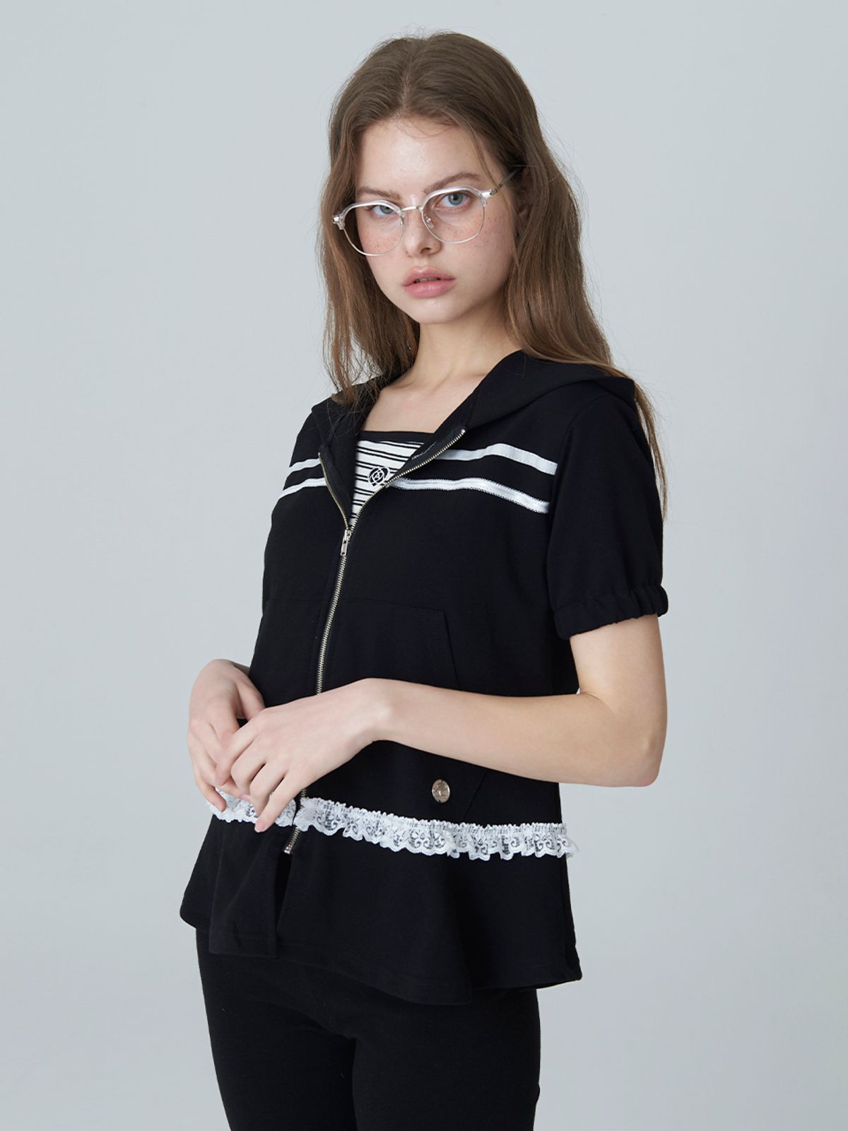아도르벨르(ADOREBELLE) 프릴 레이스 후드 집업 - 블랙