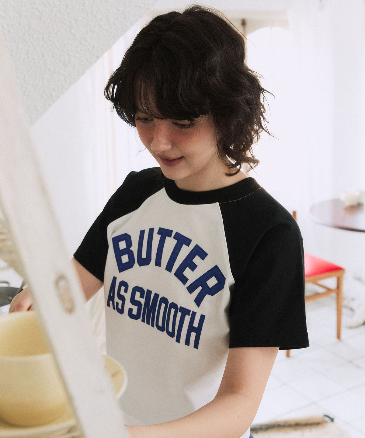 그린버터(GREENBUTTER) Smooth Raglan Sleeve Tee (Ivory/Black)