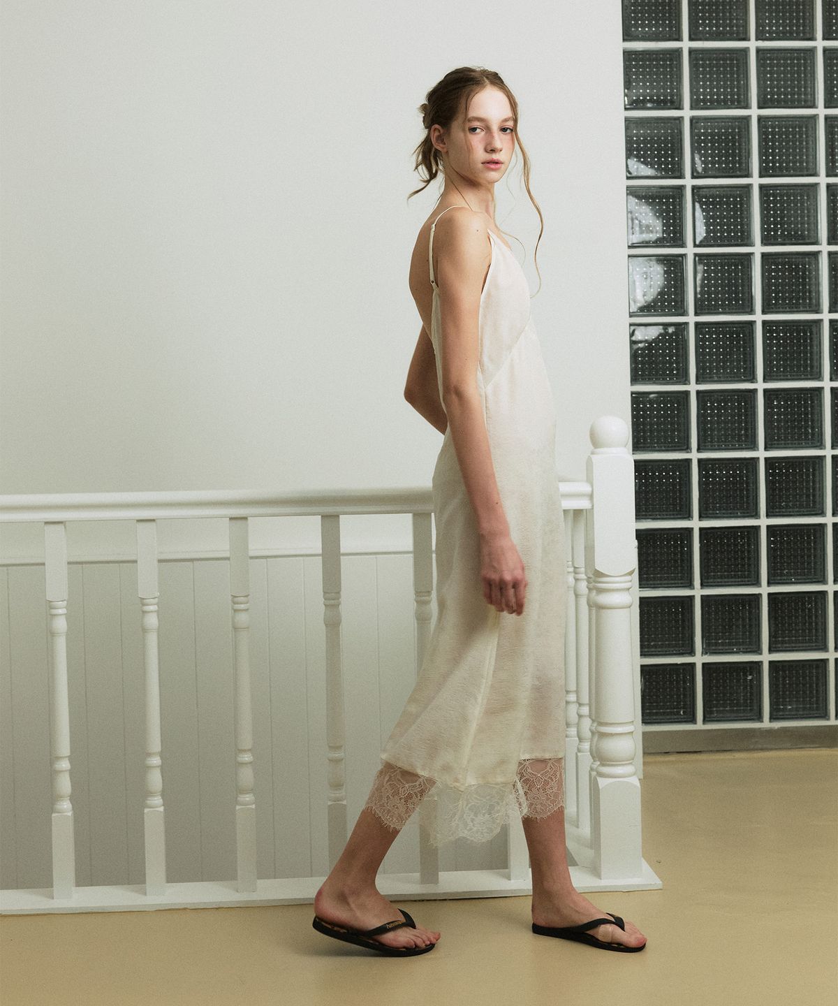 그린버터(GREENBUTTER) Silky Jacquard Lace Dress (Cream)