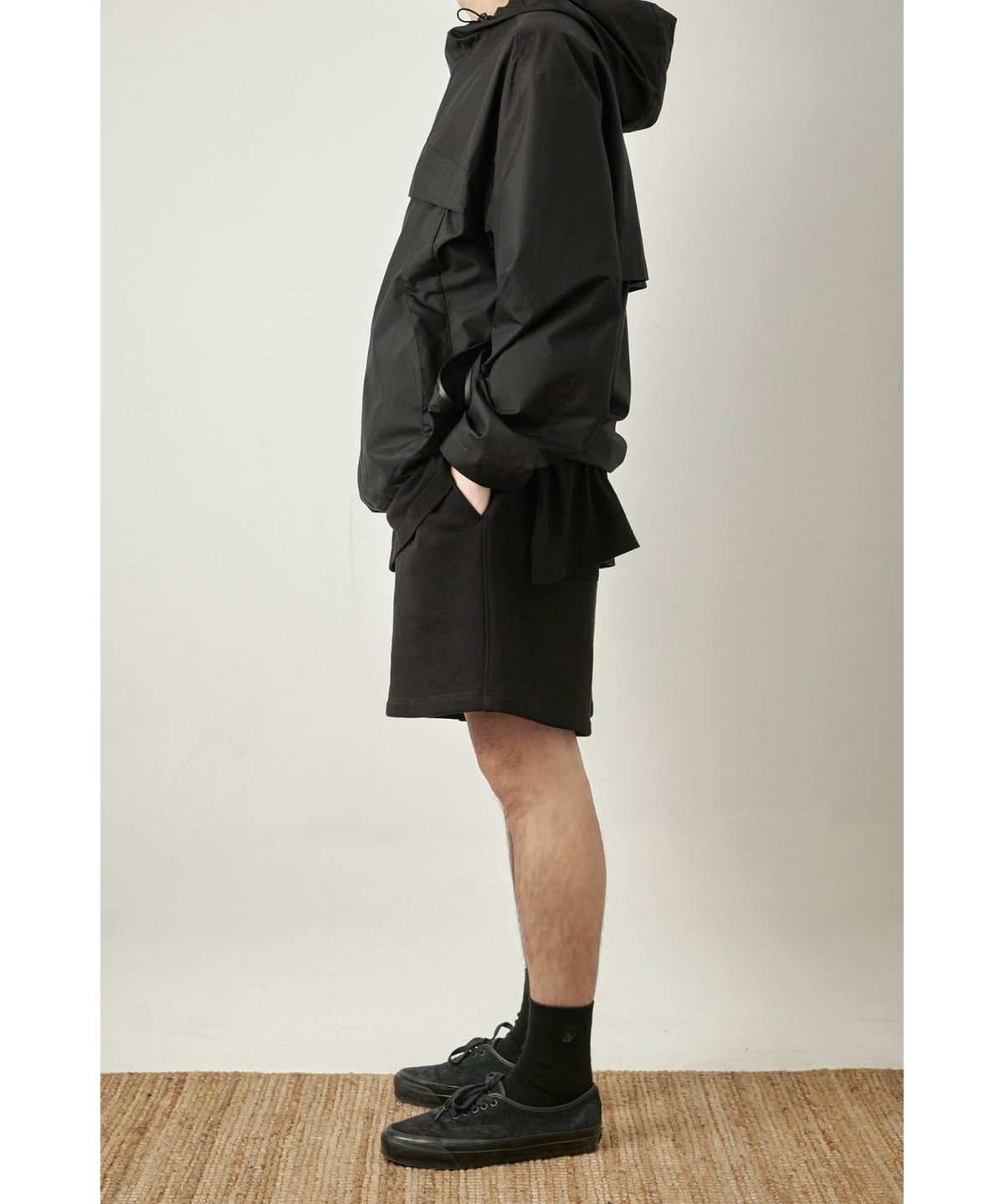 유스(YOUTH) Coverstitch Sweatshorts - Black