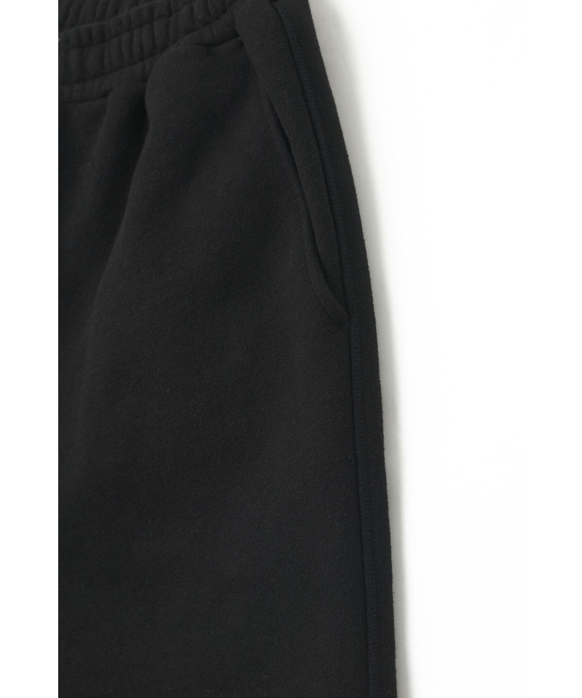 유스(YOUTH) Coverstitch Sweatshorts - Black