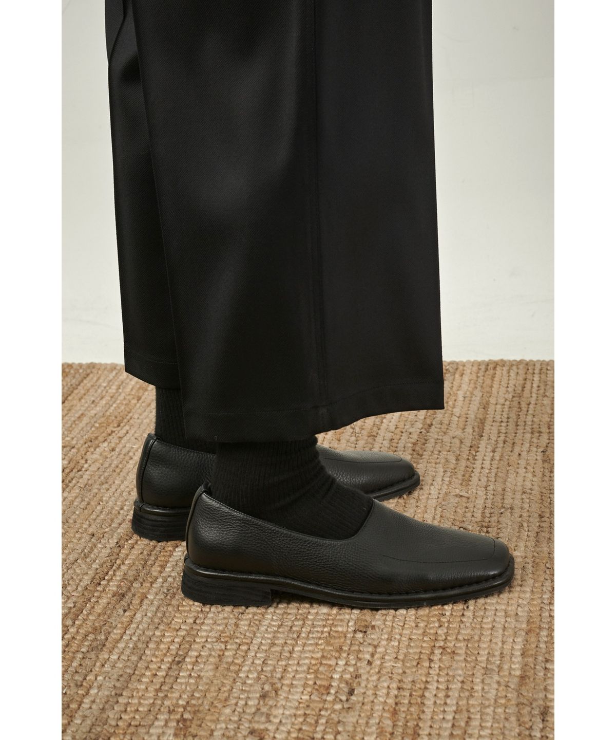 유스(YOUTH) Square Toe Loafer - Black