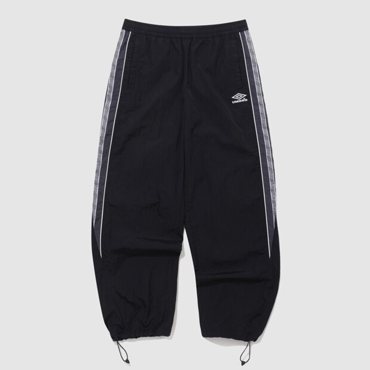 엄브로(UMBRO) HBL BLOKE OG 트랙 와이드 우븐 팬츠 블랙(UQ221CPT51)
