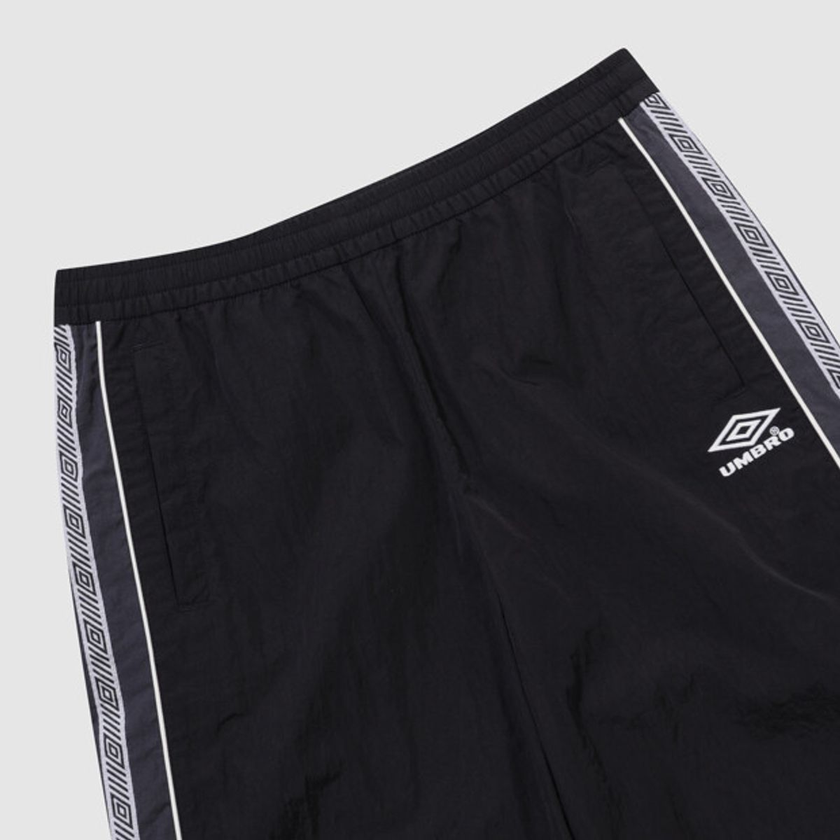 엄브로(UMBRO) HBL BLOKE OG 트랙 와이드 우븐 팬츠 블랙(UQ221CPT51)