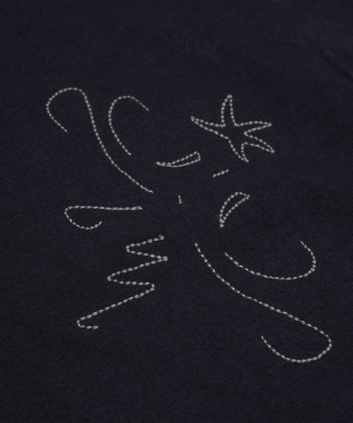 더콜디스트모먼트(THE COLDEST MOMENT) (w) TCM stitch side henley neck T (navy)