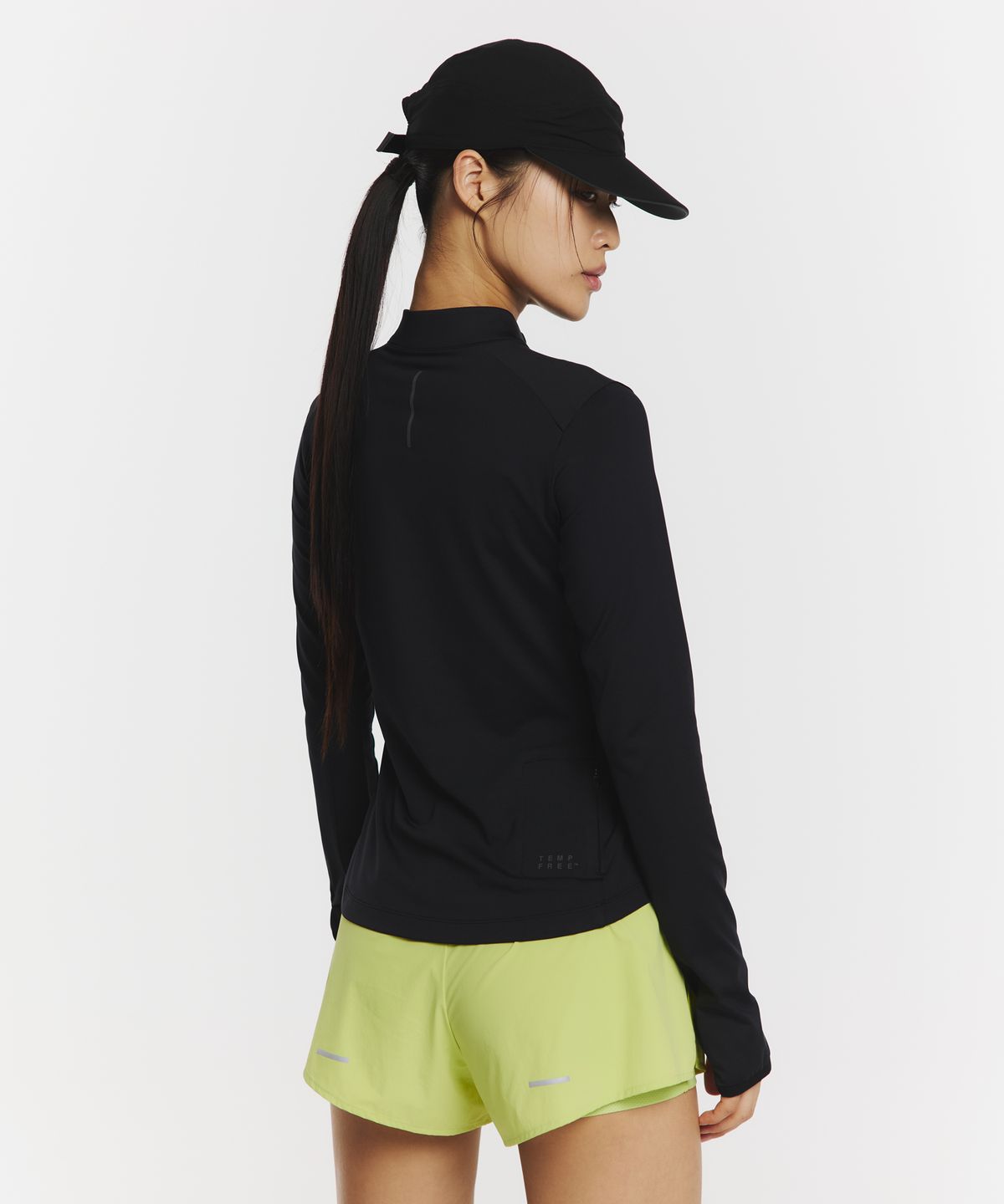 무신사 스탠다드 스포츠(MUSINSA STANDARD SPORTS) [컬러추가] 웜액트 하프집 롱슬리브 우먼(3color)