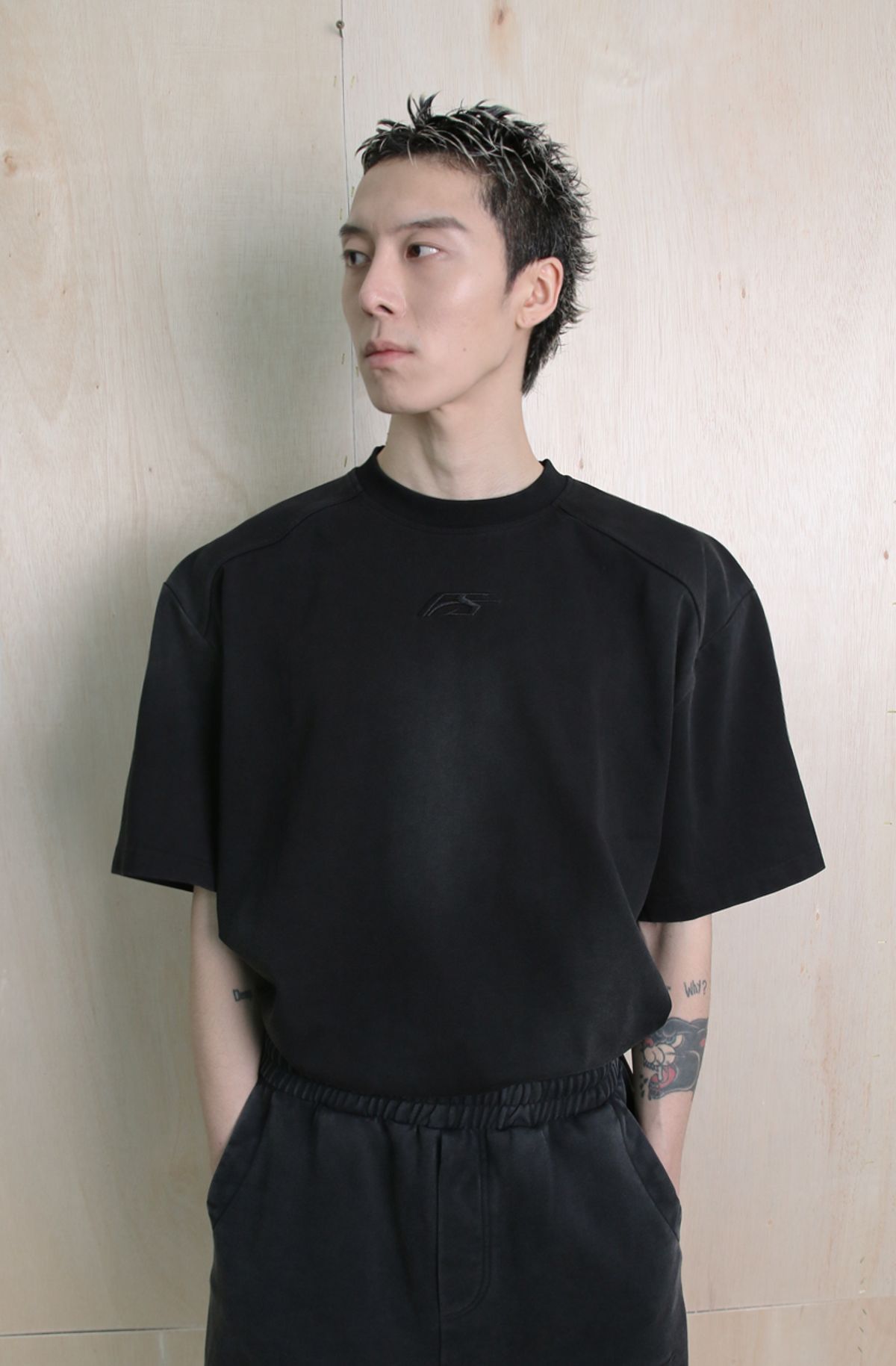 포스센스티브(FORCESENSITIVE) FS LOGO SHOULDER WASHING T-SHIRT