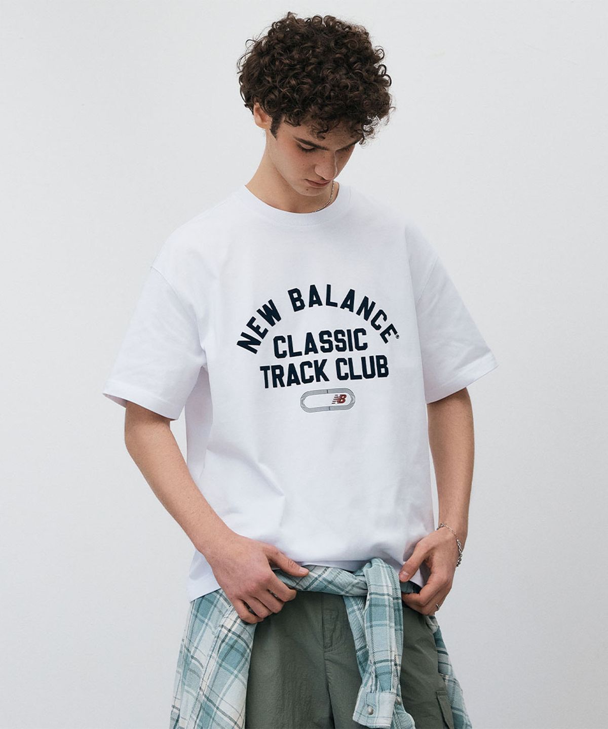 뉴발란스(NEW BALANCE) NBNEGCO217 / UNI 트랙 클럽 반팔티 (WHITE)