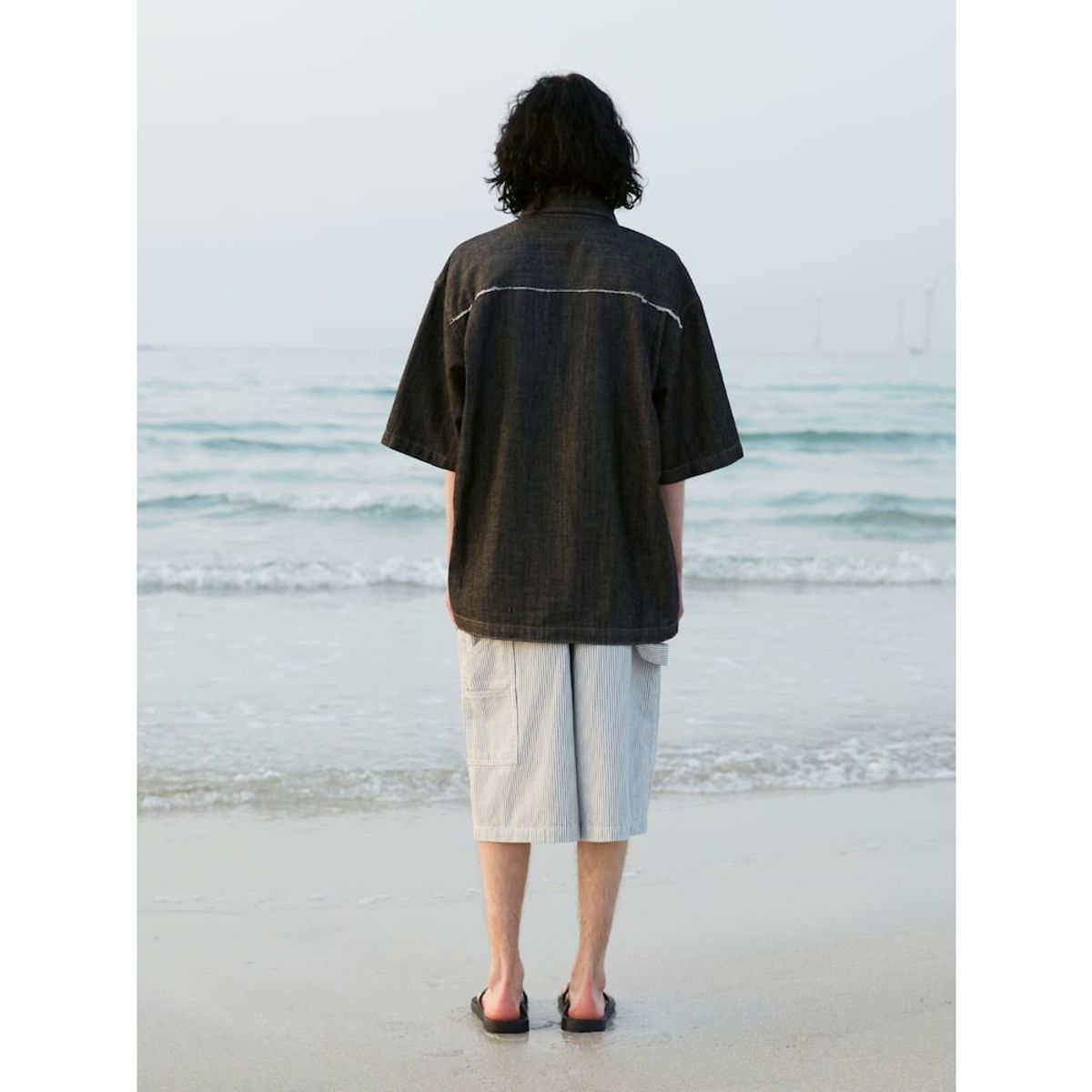 샌드 사운드(SAND SOUND) (UNISEX) 데님 오버핏 반소매 셔츠  블랙