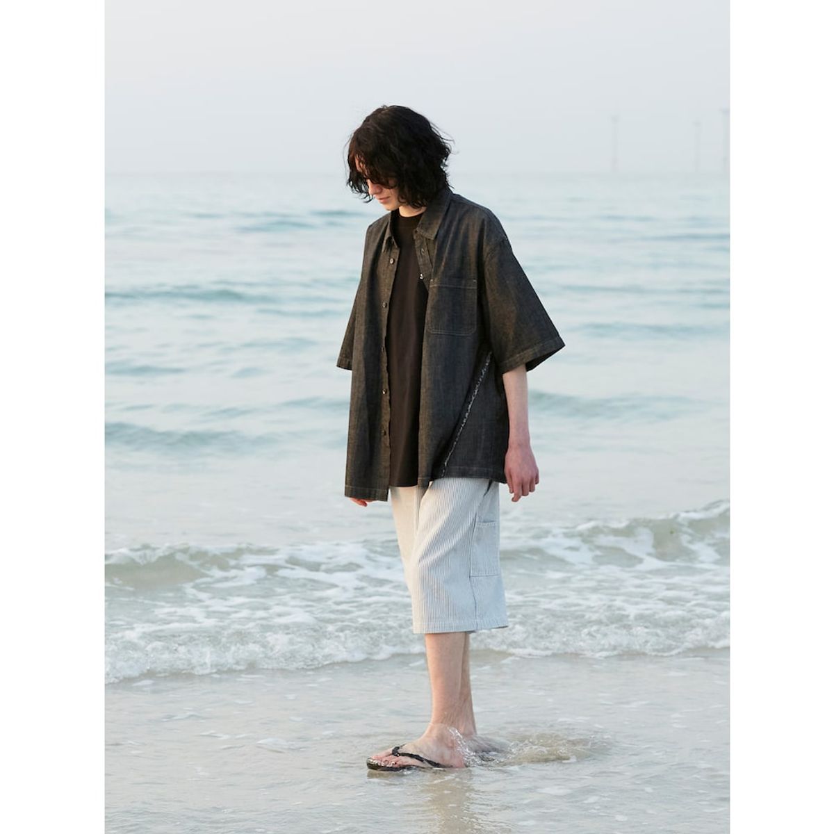 샌드 사운드(SAND SOUND) (UNISEX) 데님 오버핏 반소매 셔츠  블랙