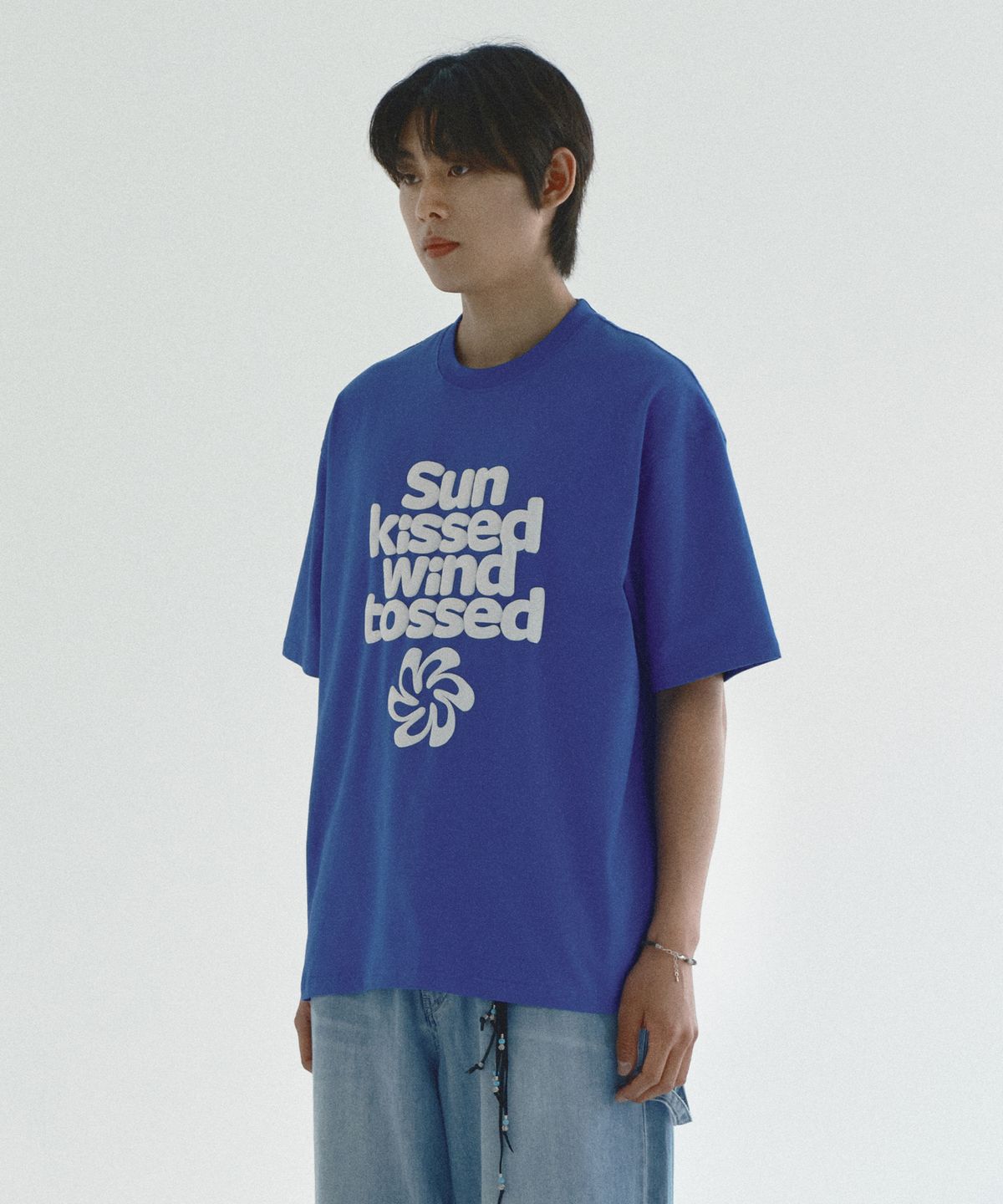 이코르(ECORR) SUNKISSED 볼륨 프린트 반팔 티셔츠_블루