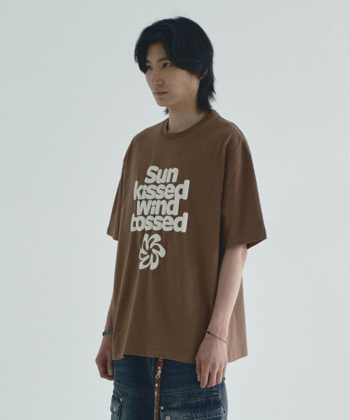 이코르(ECORR) SUNKISSED 볼륨 프린트 반팔 티셔츠_브라운