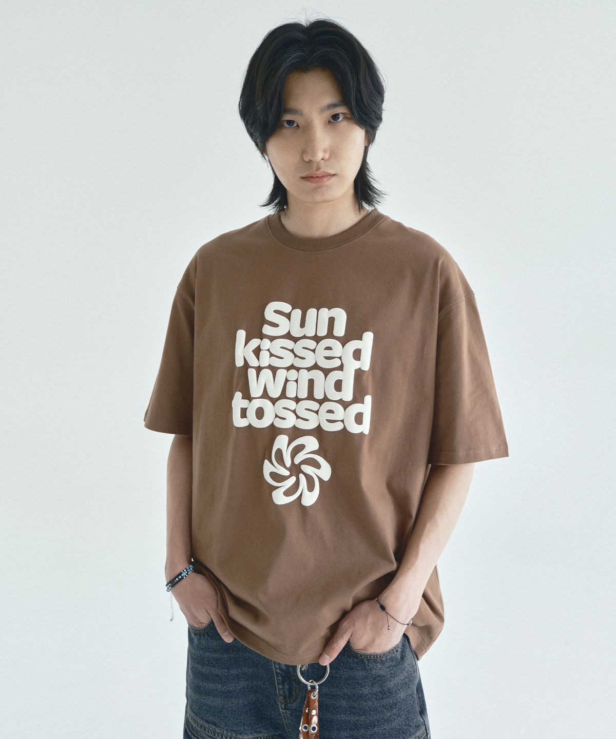 이코르(ECORR) SUNKISSED 볼륨 프린트 반팔 티셔츠_브라운