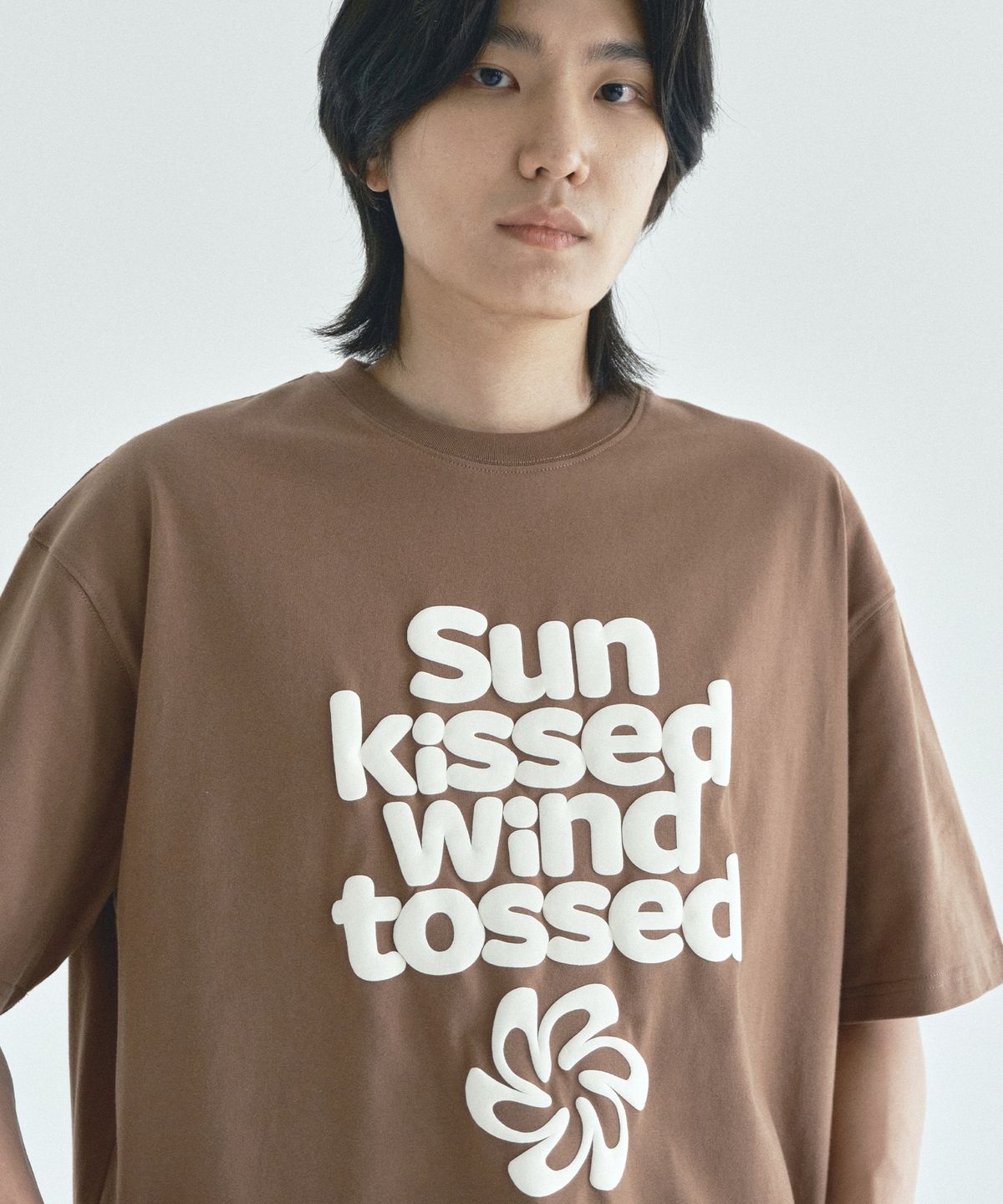 이코르(ECORR) SUNKISSED 볼륨 프린트 반팔 티셔츠_브라운