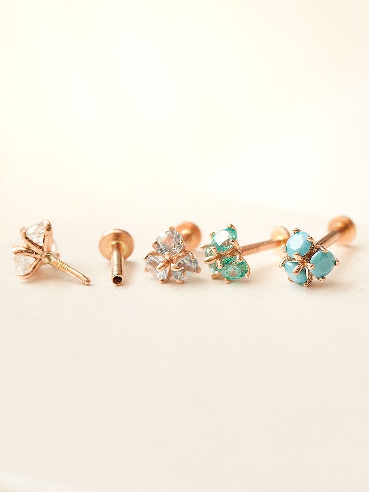 미니멀피어싱(MINIMALPIERCING) 14K 인터널 컬러풀 삼각 큐빅 플라워 라블렛 피어싱