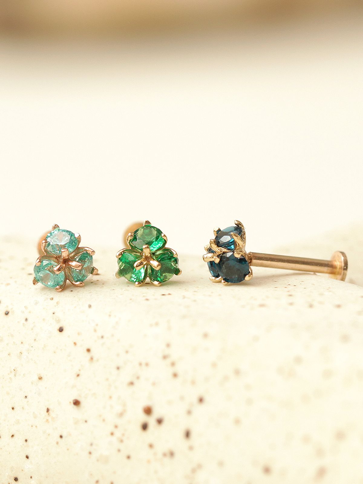 미니멀피어싱(MINIMALPIERCING) 14K 인터널 컬러풀 삼각 큐빅 플라워 라블렛 피어싱