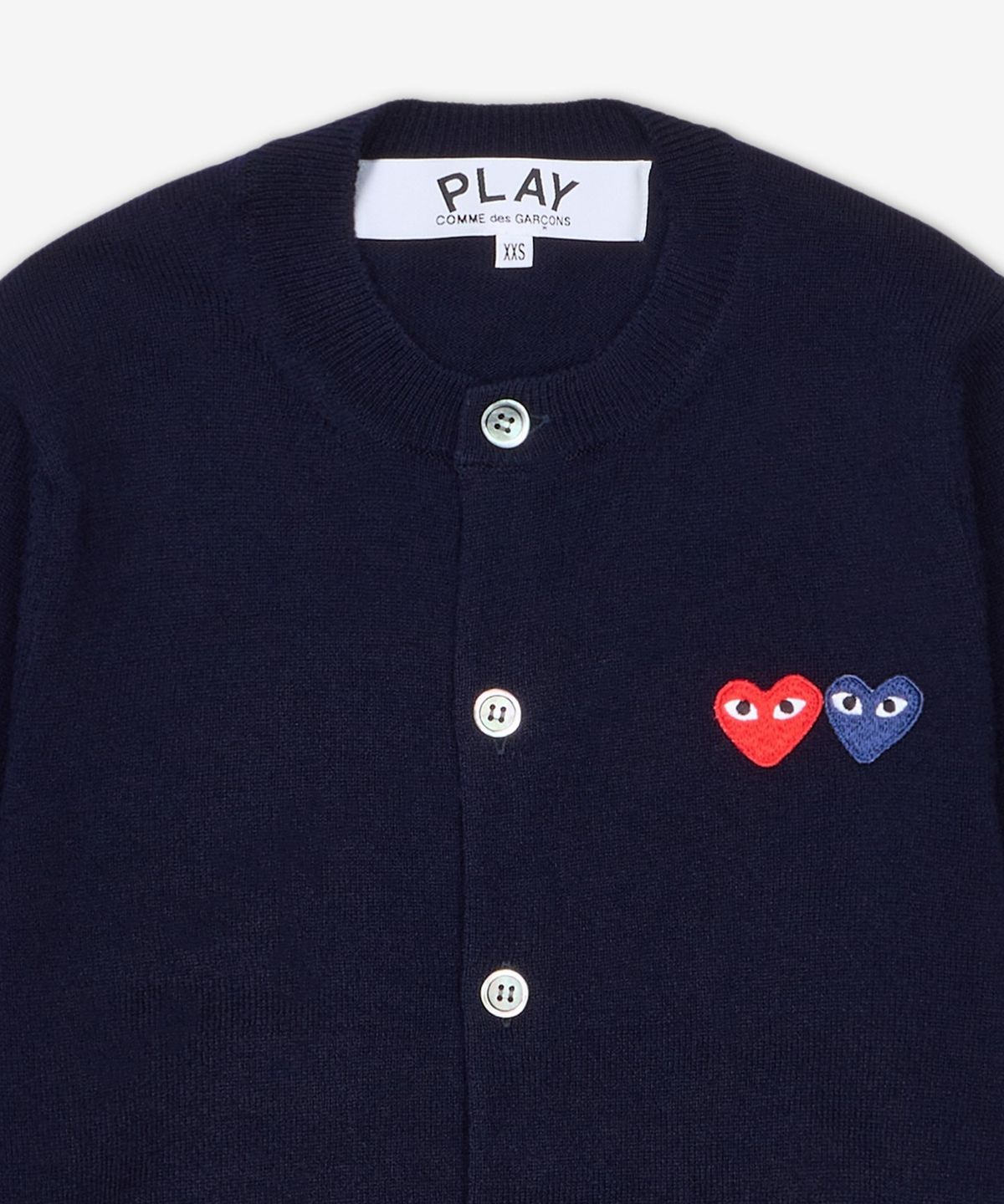 꼼데가르송 플레이(COMME DES GARCONS PLAY) 더블 하트 엠블럼 라운드넥 가디건 - 네이비 / AXN0570512